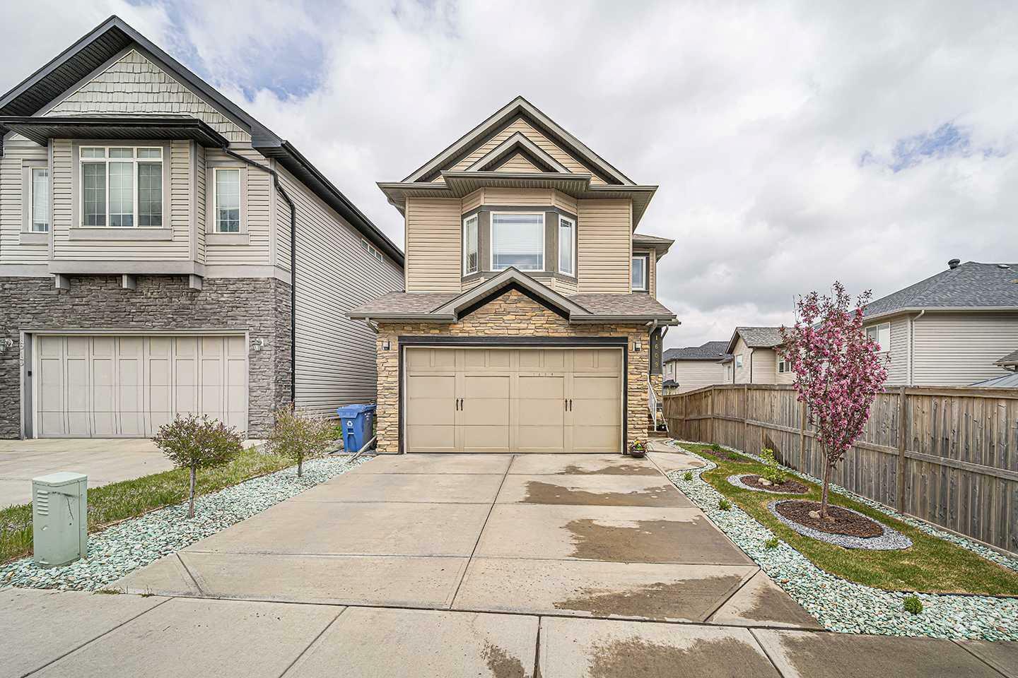 Property Photo: 1609 Sherwood Boulevard NW AB T3R 0L5