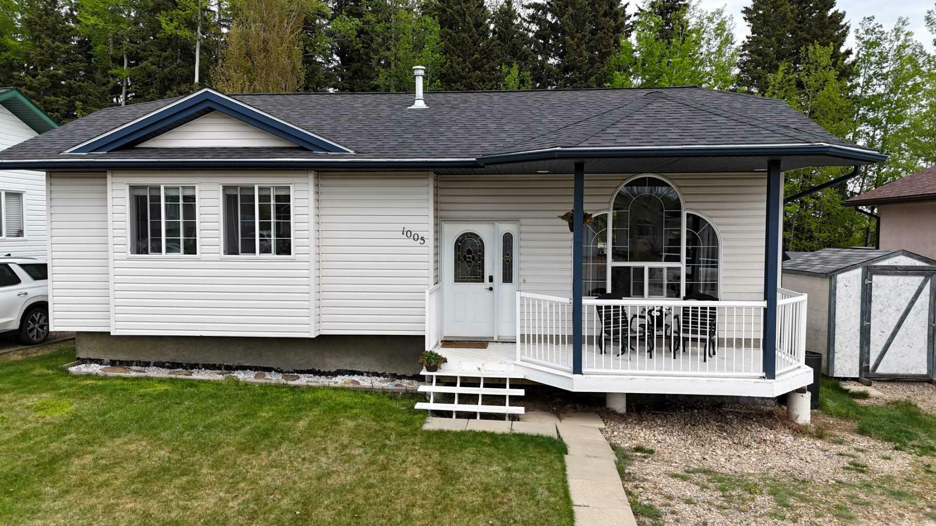 Property Photo: 1005 61 Street AB T7E 1Y1