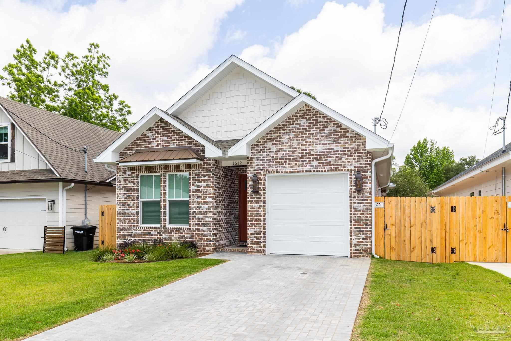Property Photo: 1512 E Hatton St FL 32503