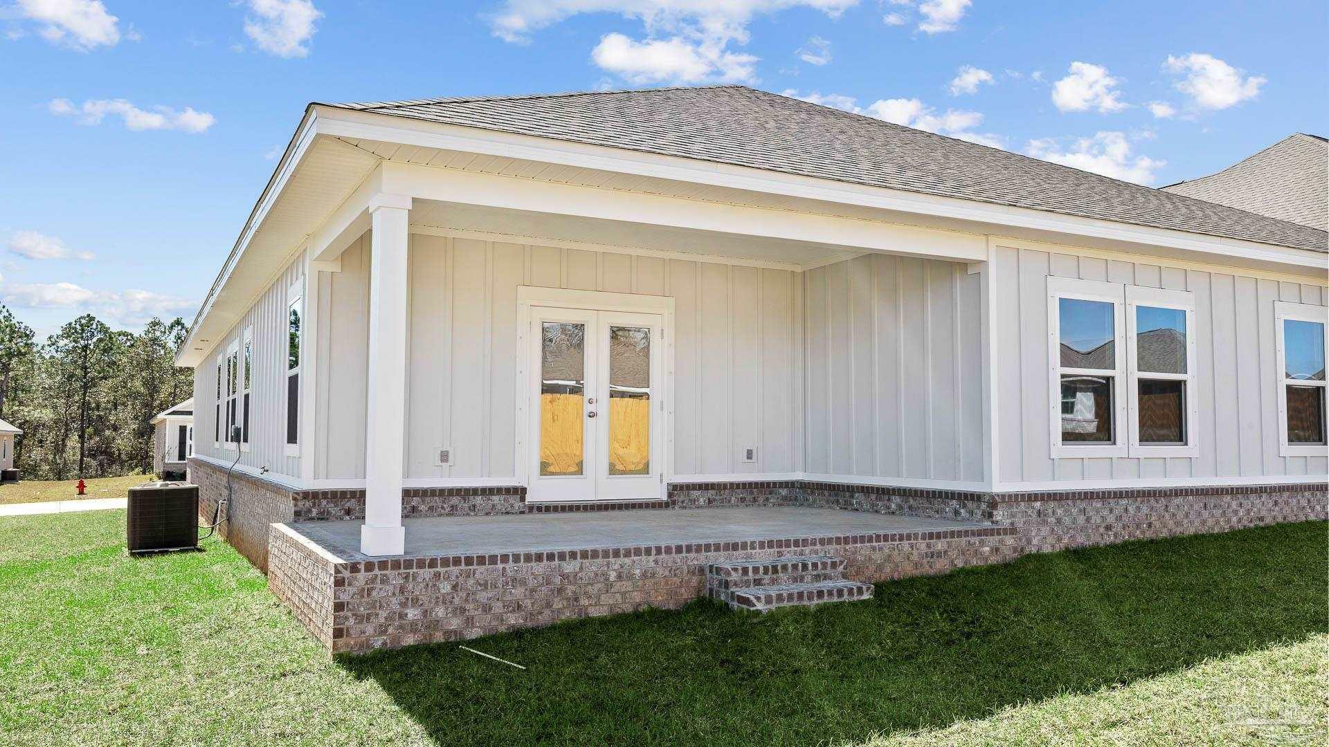 Property Photo: 3076 Silver Maple Dr FL 32533
