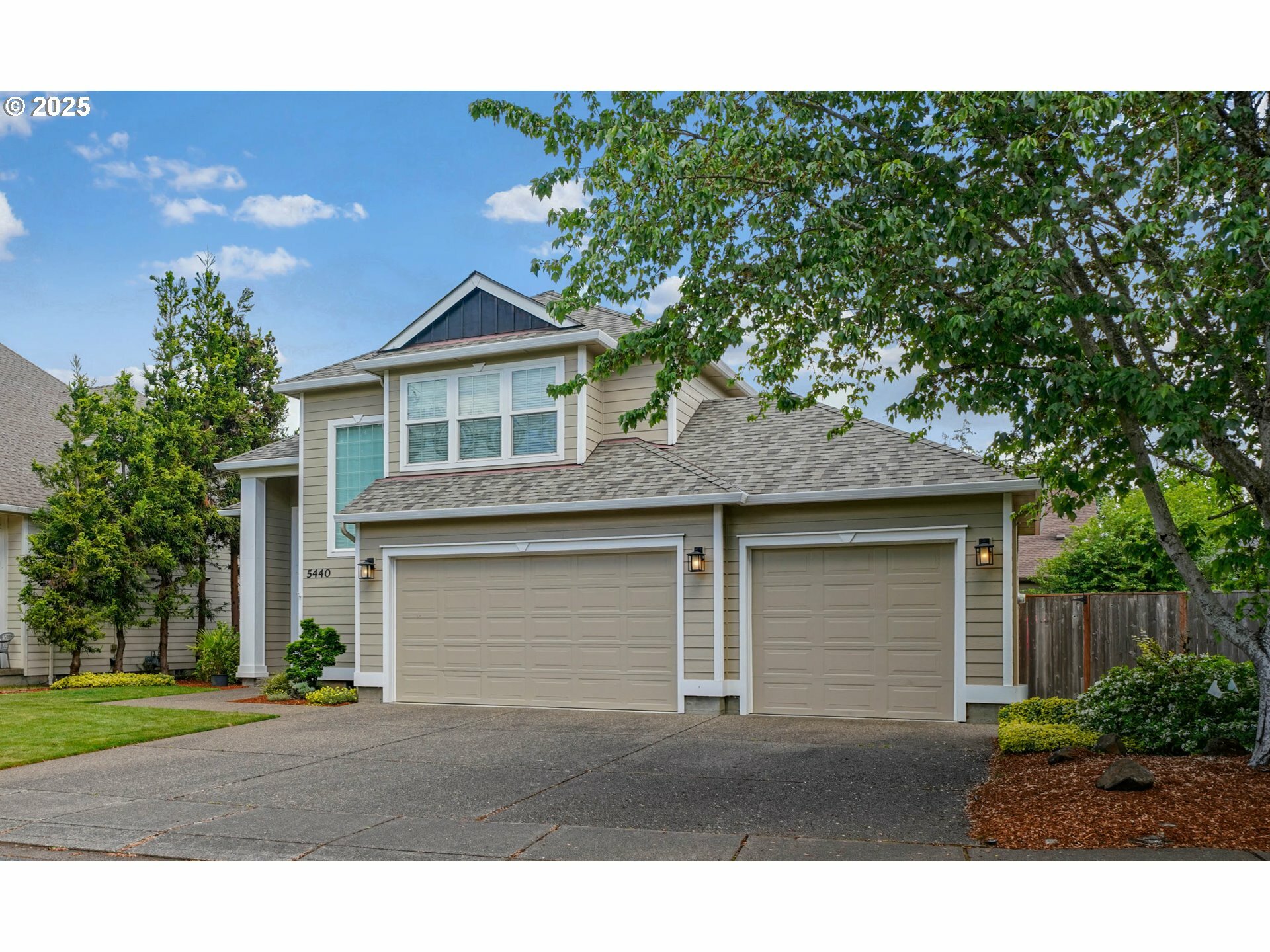 Property Photo: 5440 Woodmill Dr OR 97306