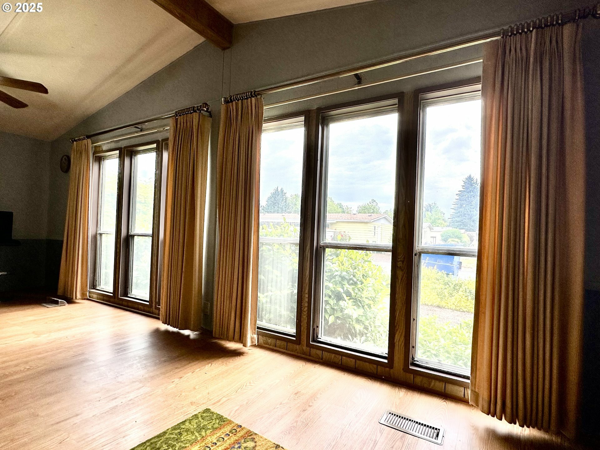 Property Photo: 1400 Candlelight Dr 99 OR 97402