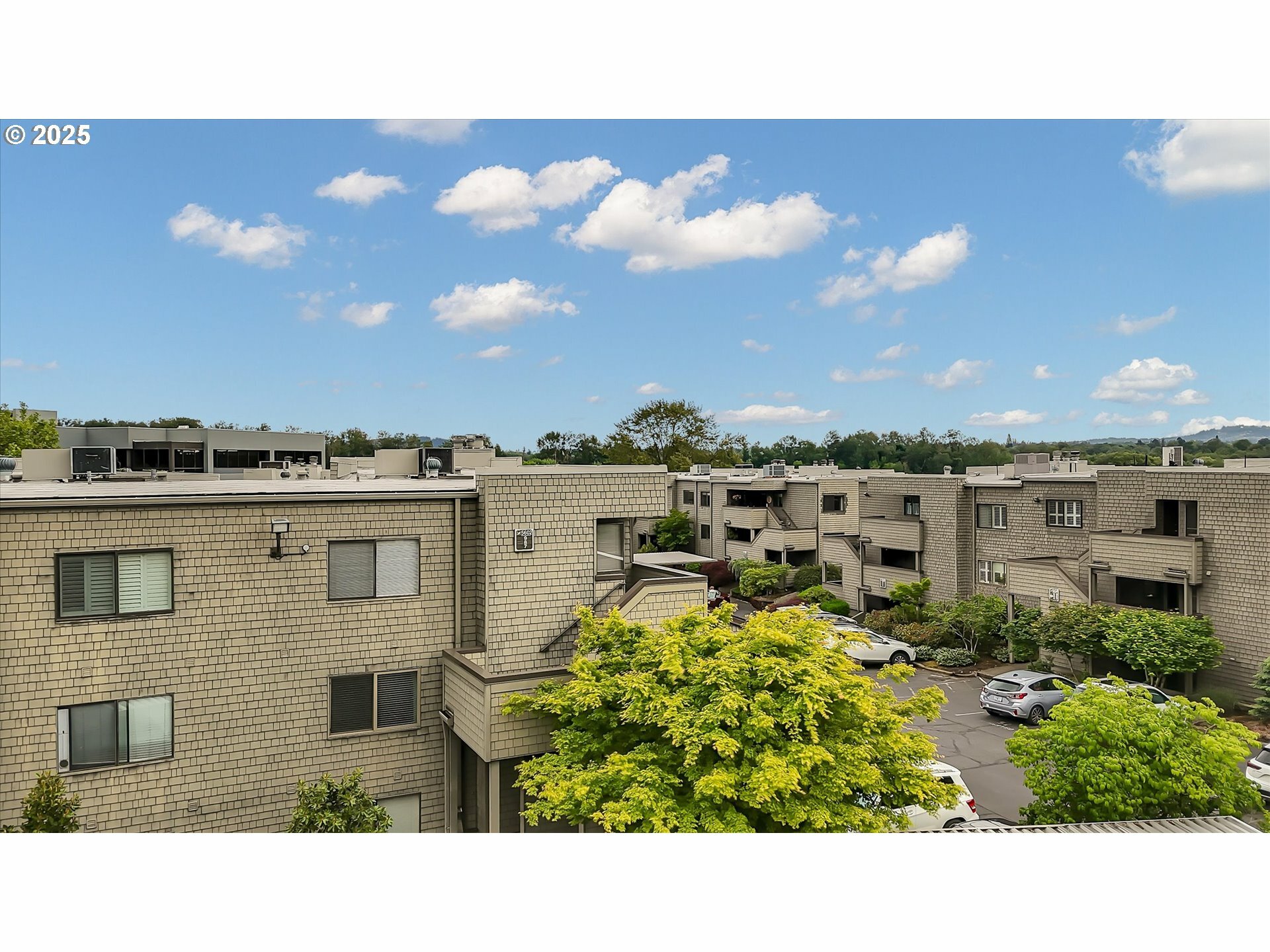 Property Photo: 5602 S Riverside Ln 8 OR 97239