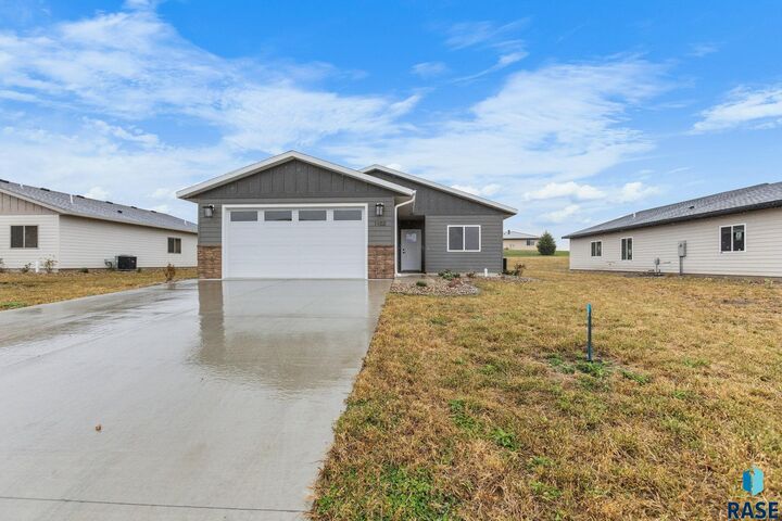 Property Photo: 1102 S 6th Ave IA 51246