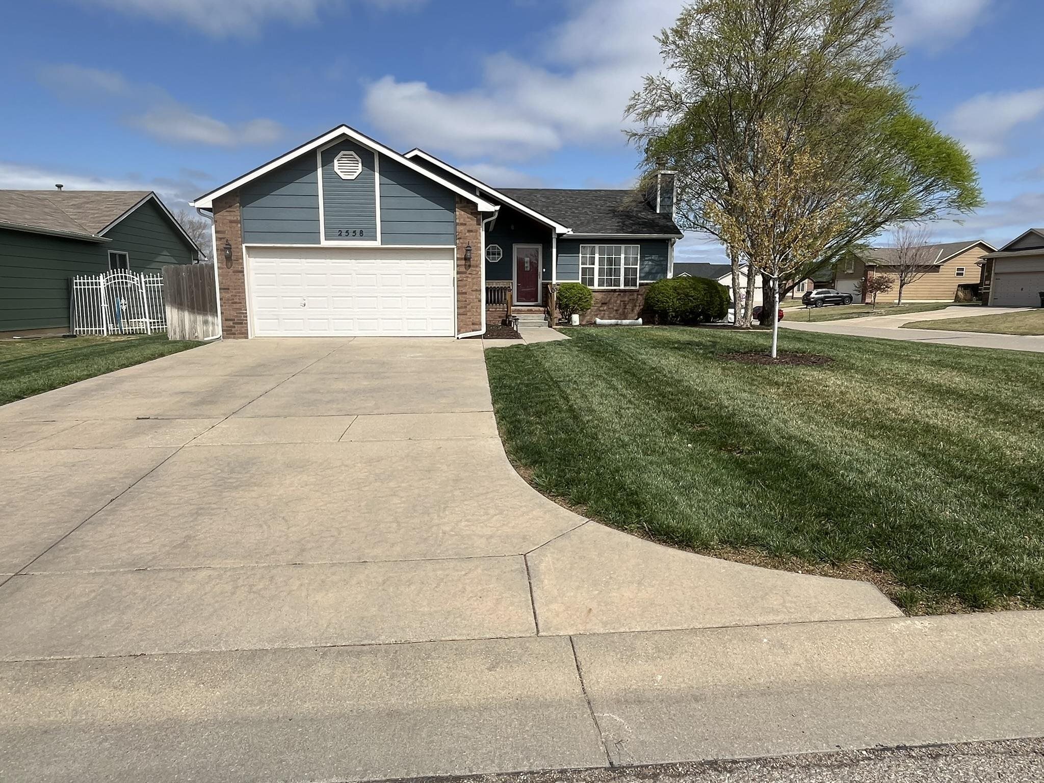 Property Photo: 2558 E Ventnor St KS 67219