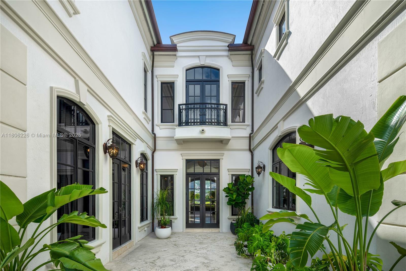 Property Photo: 9320 Gallardo St FL 33156