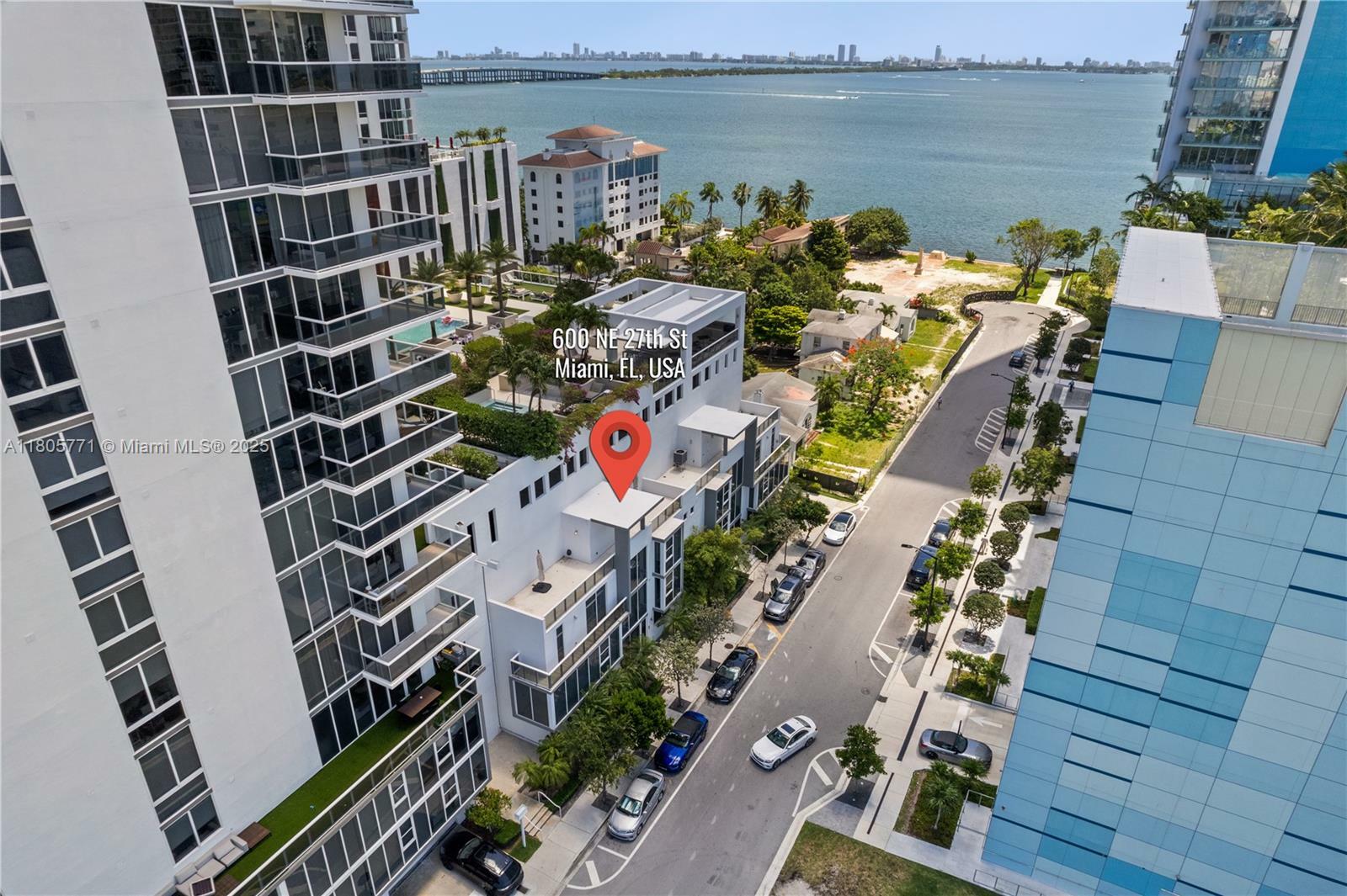 Property Photo: 600 NE 27th St Th103 FL 33137