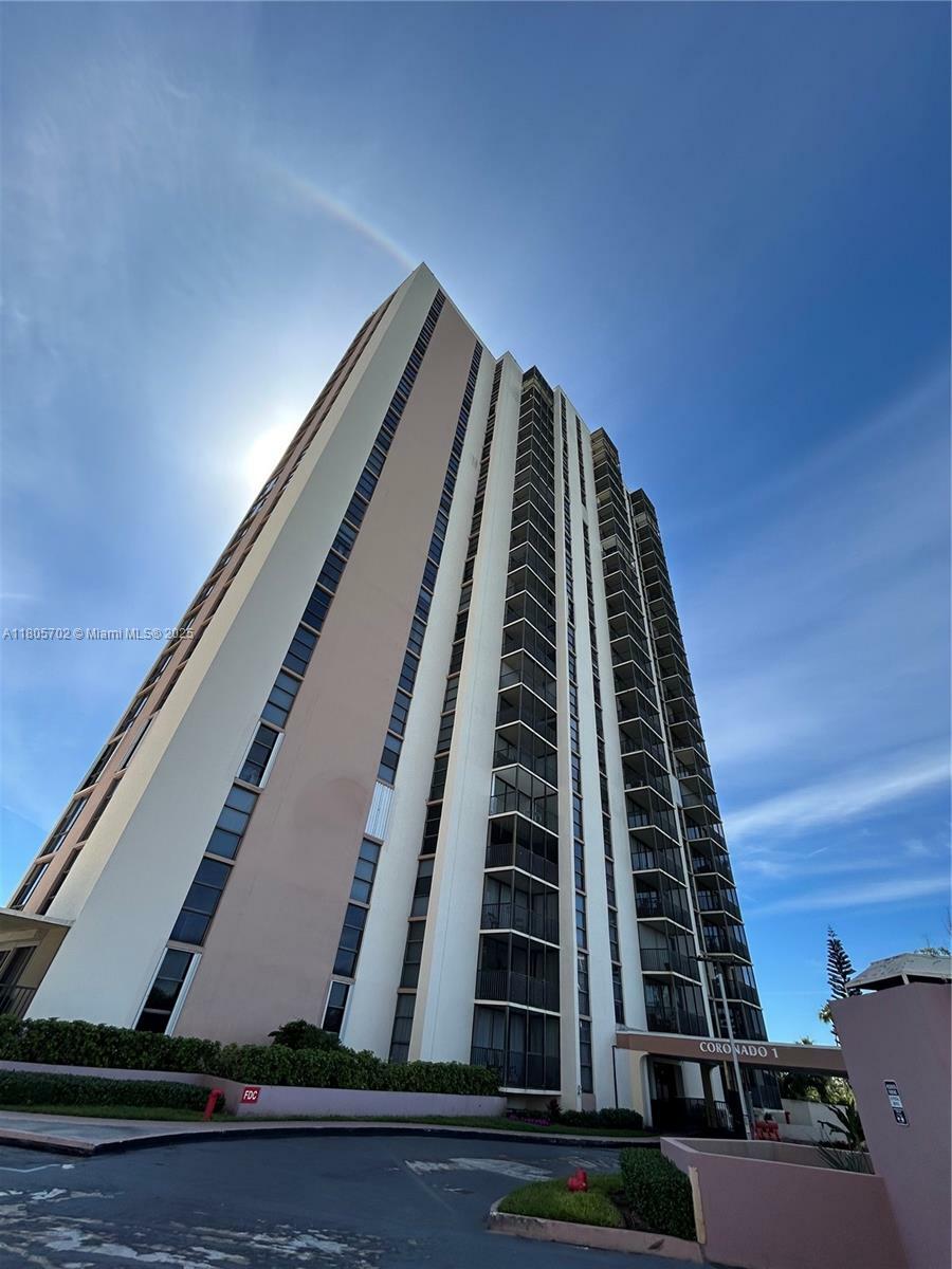 20335 W Country Club Dr 903  Aventura FL 33180 photo
