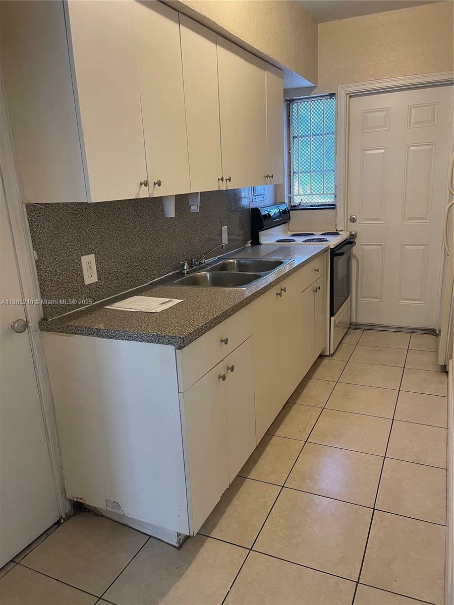 Property Photo: 555 SW 7th St 6 FL 33130