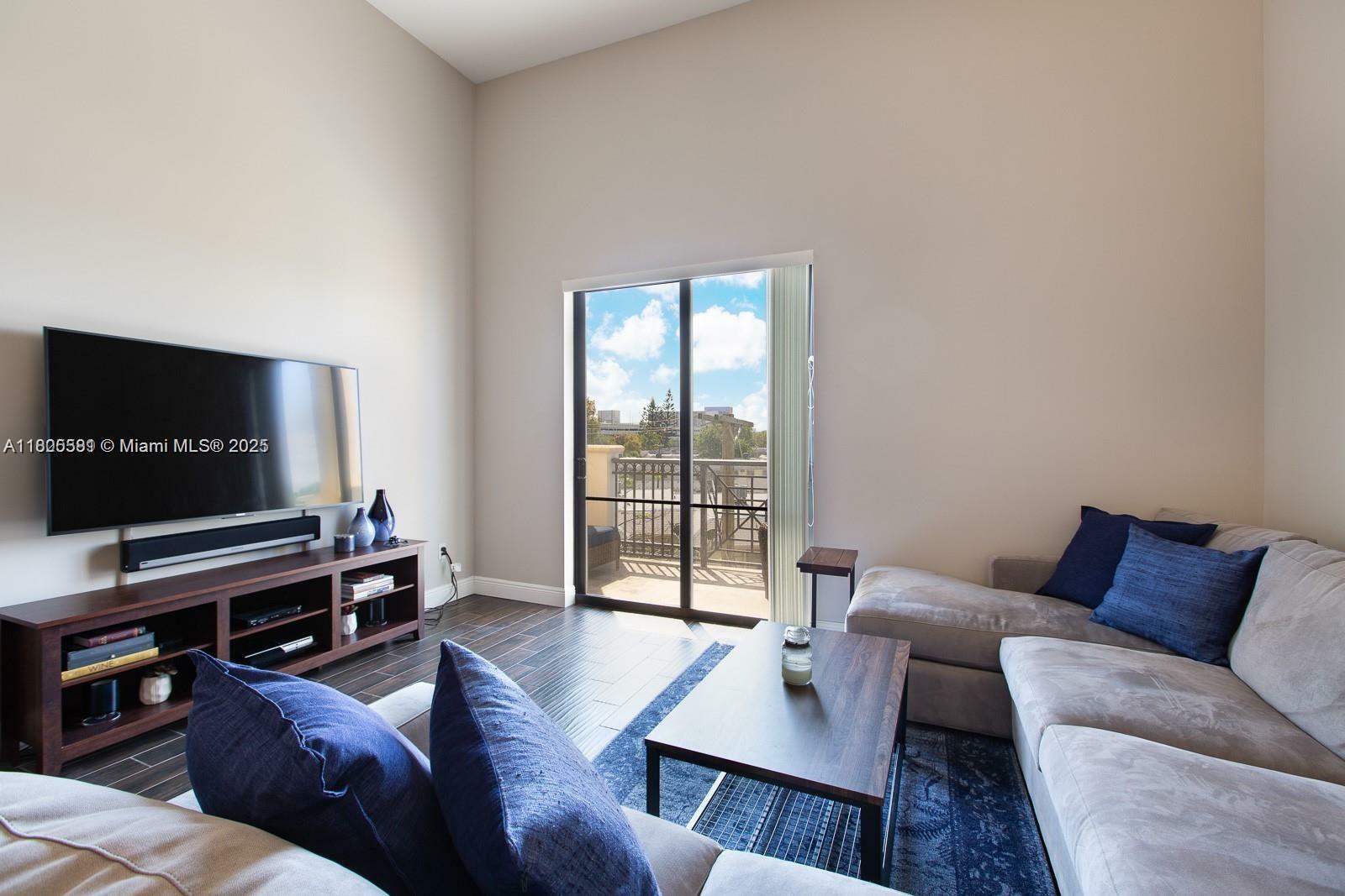 Property Photo: 8395 SW 73rd Ave 312 FL 33143