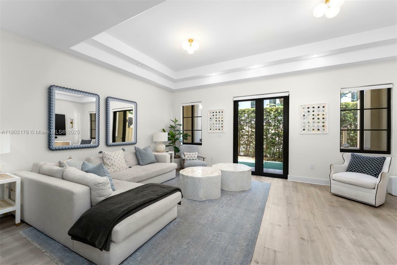 Property Photo: 622 Malaga Ave 622 FL 33134
