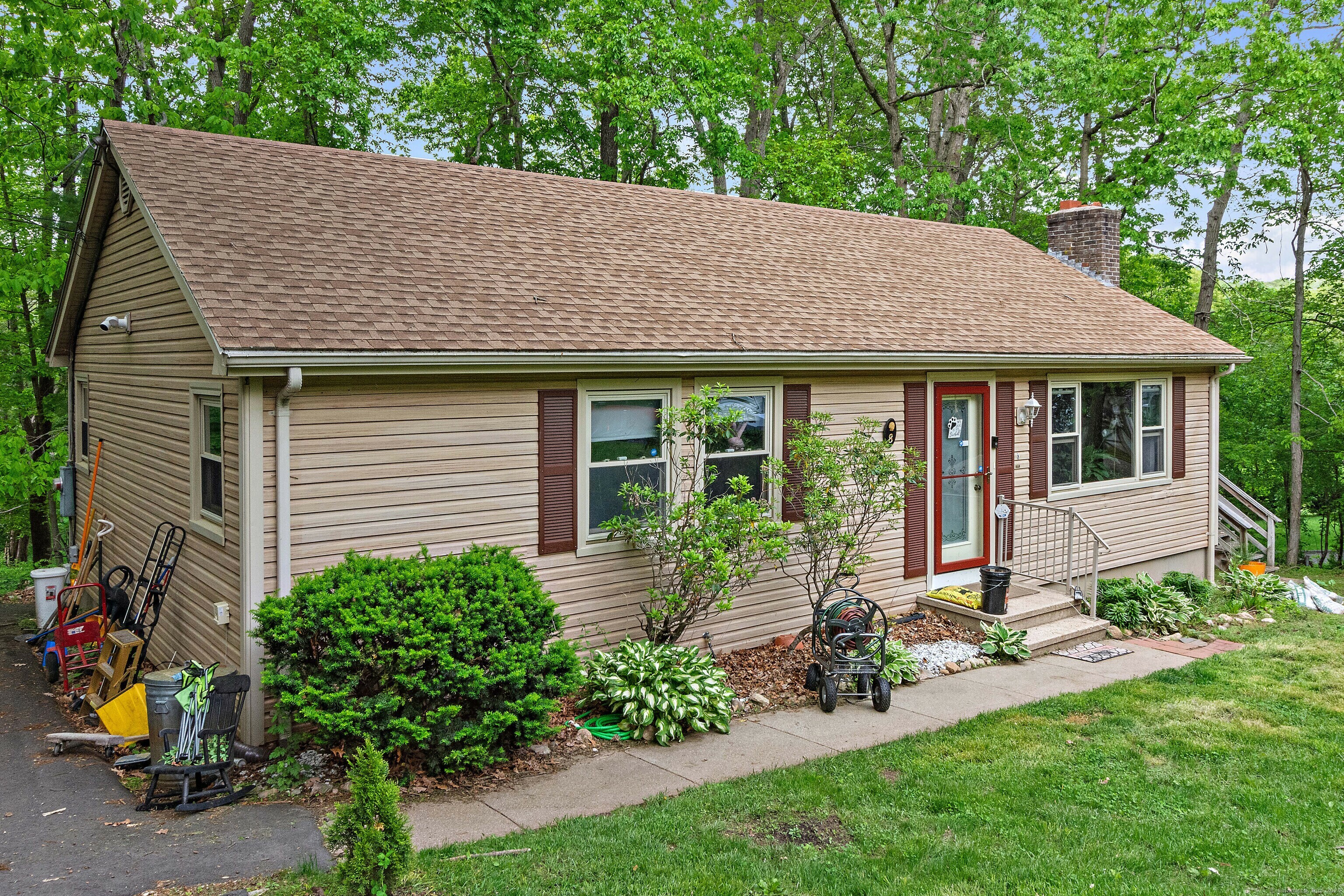 Property Photo: 8 Sycamore Road CT 06357