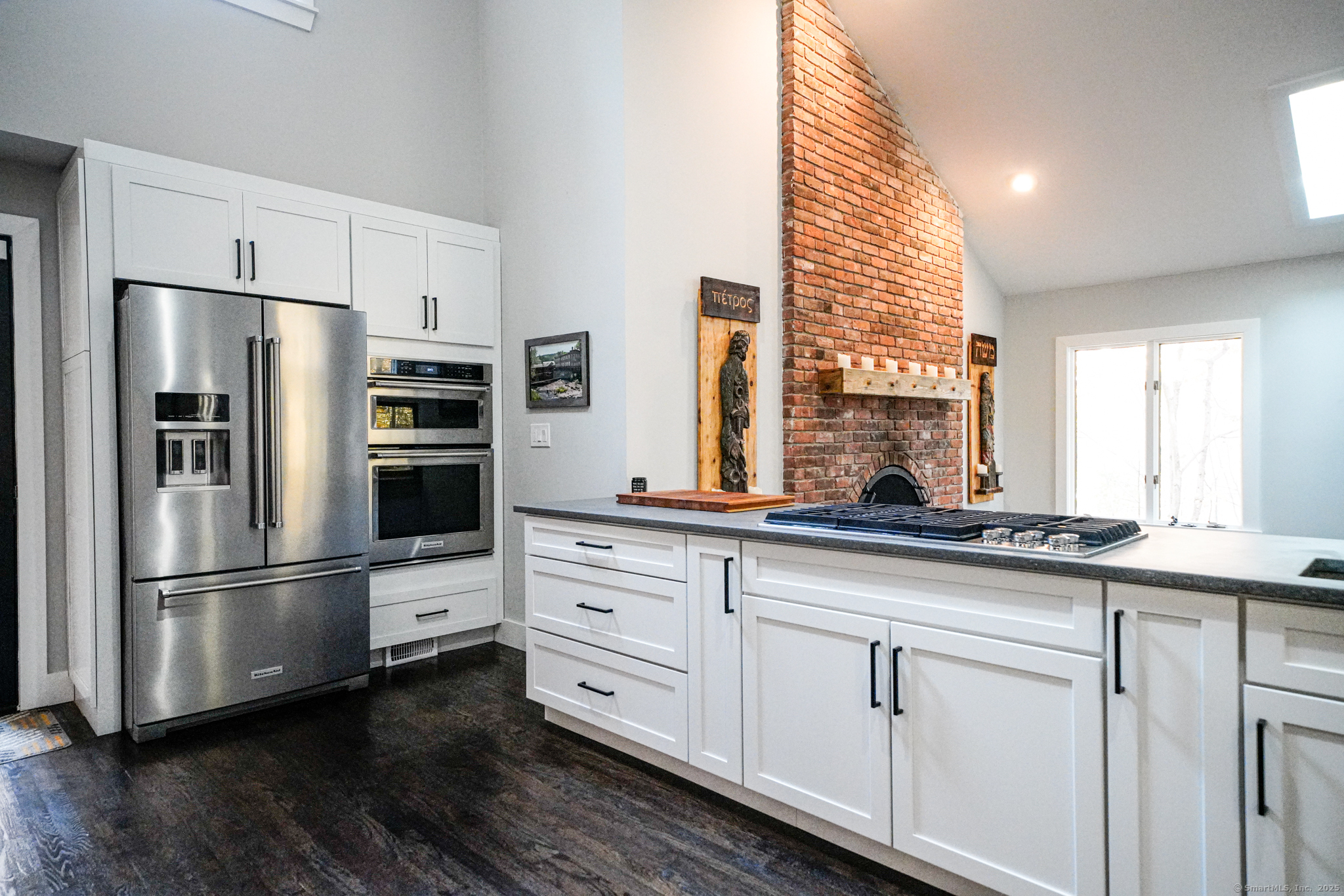 Property Photo: 8 Bruce Lane CT 06001