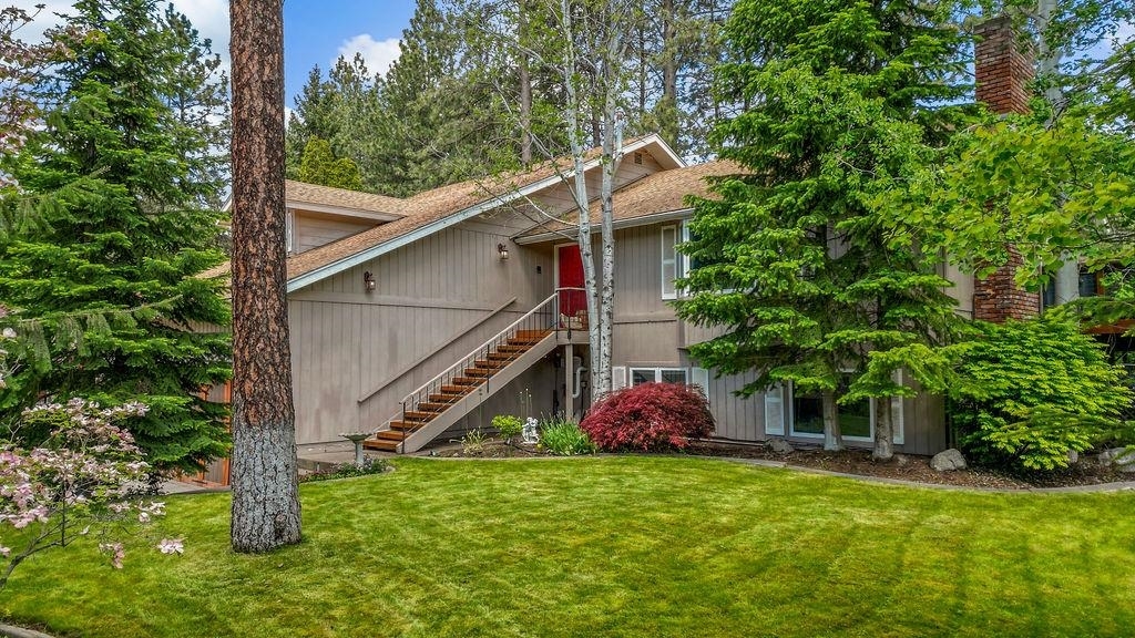 Property Photo: 8421 E Columbia Park Dr WA 99212