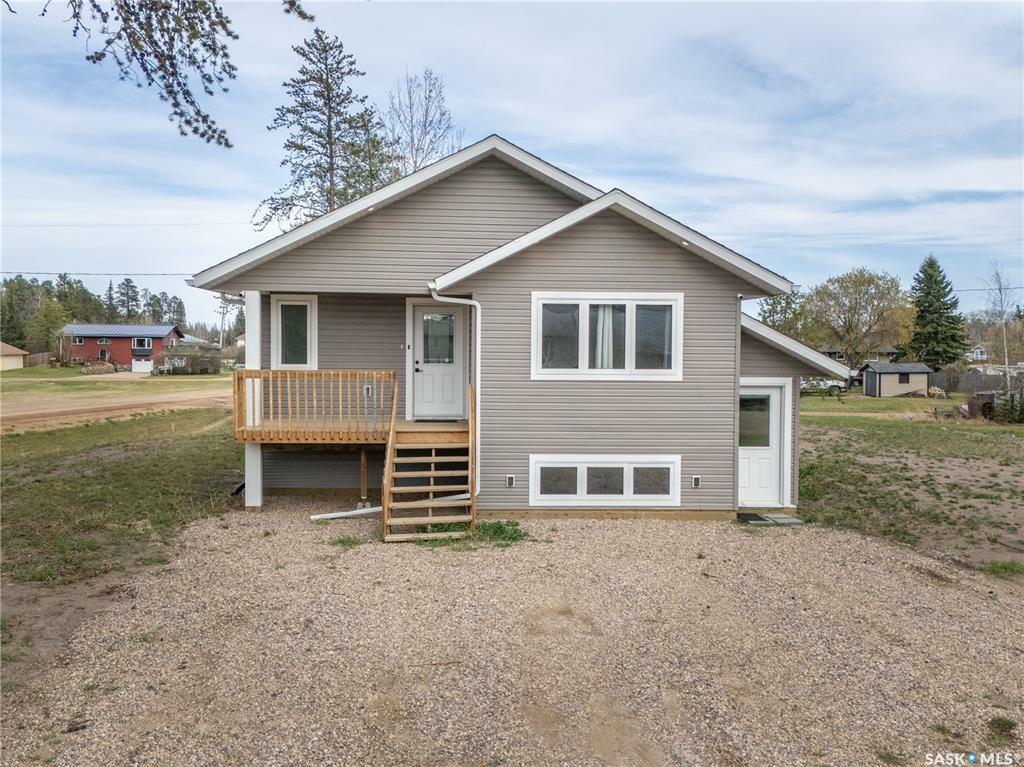 Property Photo: 126 2nd Street W SK S0M 2K0