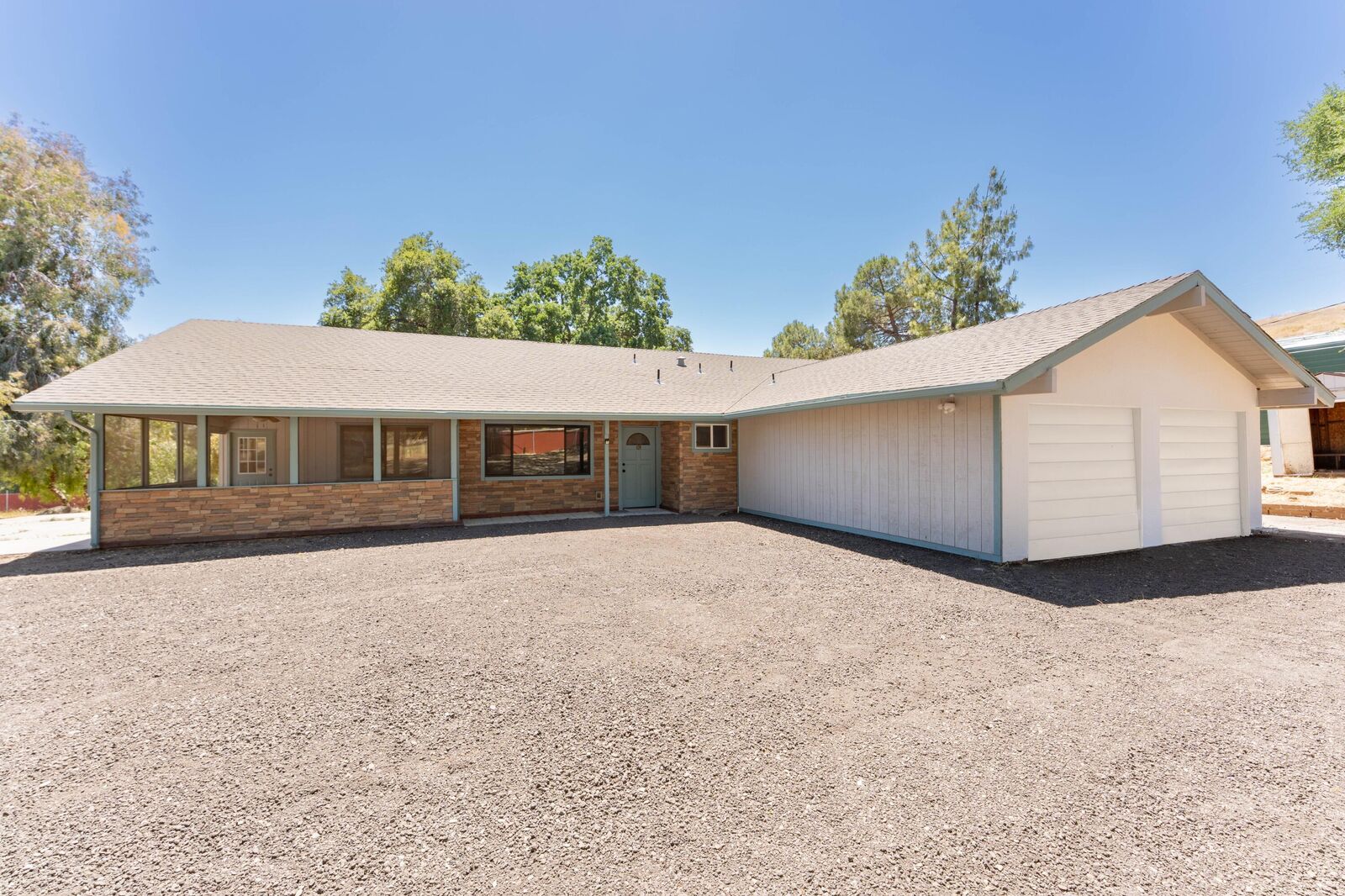 Property Photo:  47517 Rd 200  CA 93645 