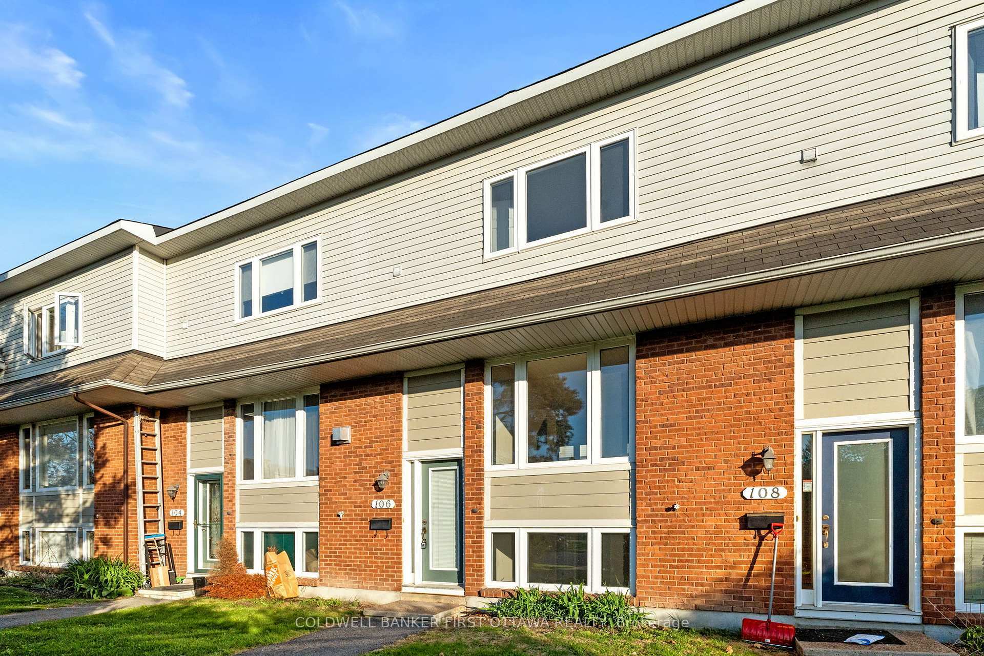Property Photo: 106 Monterey Drive ON K2H 7A8