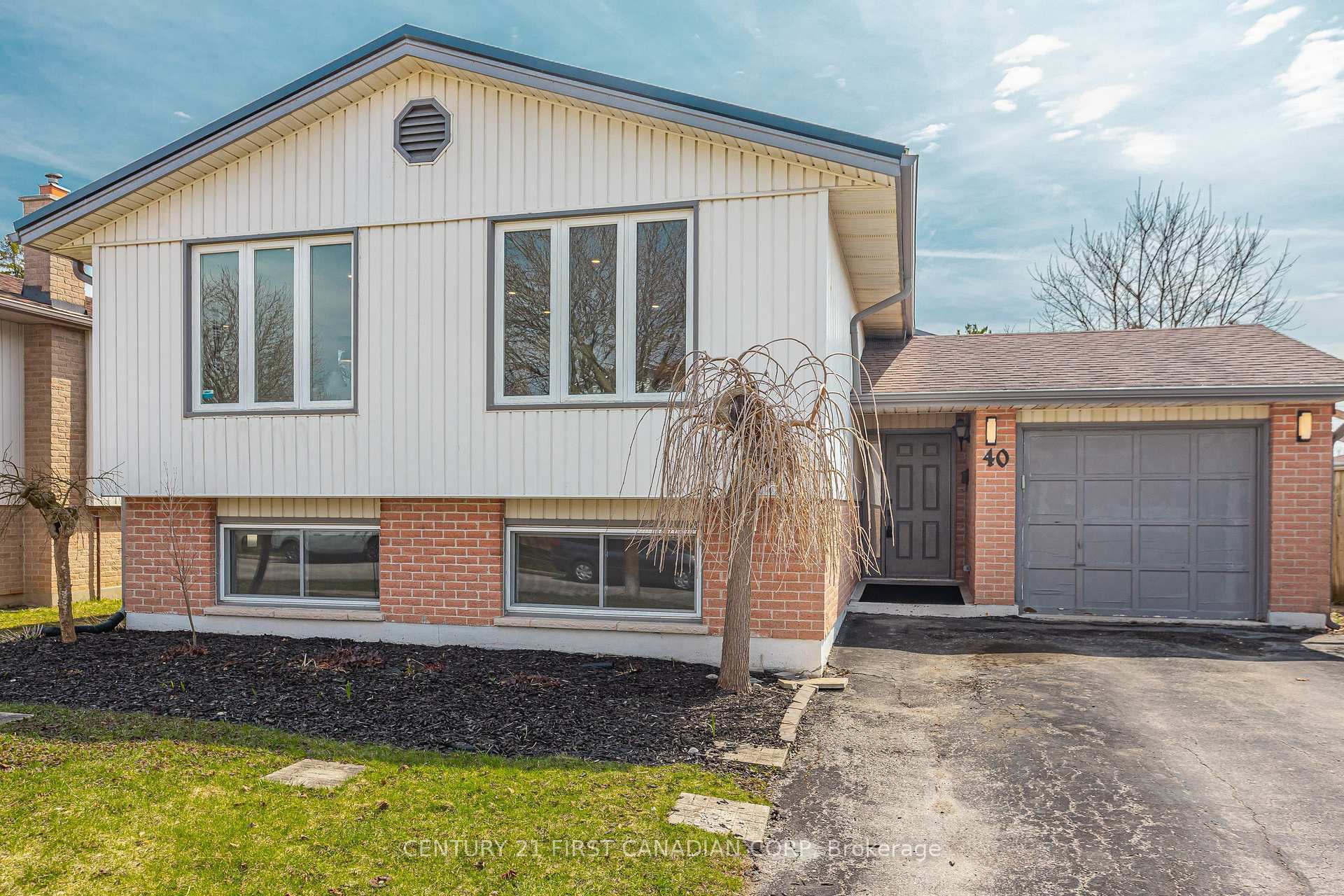 Property Photo: 40 Bexhill Drive ON N6E 1X2