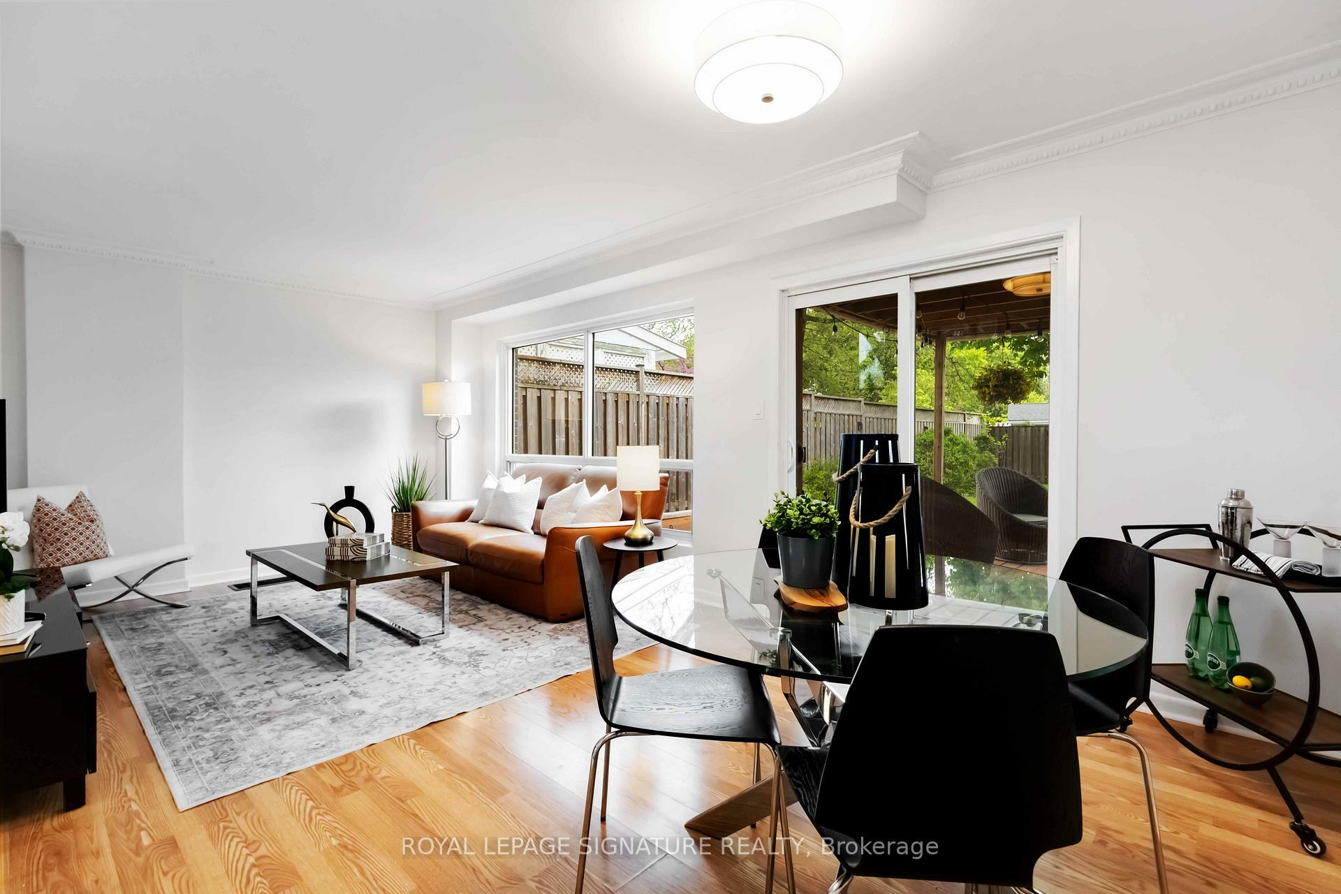 Photo de la propriété: 124 Marbury Crescent ON M3A 2G4