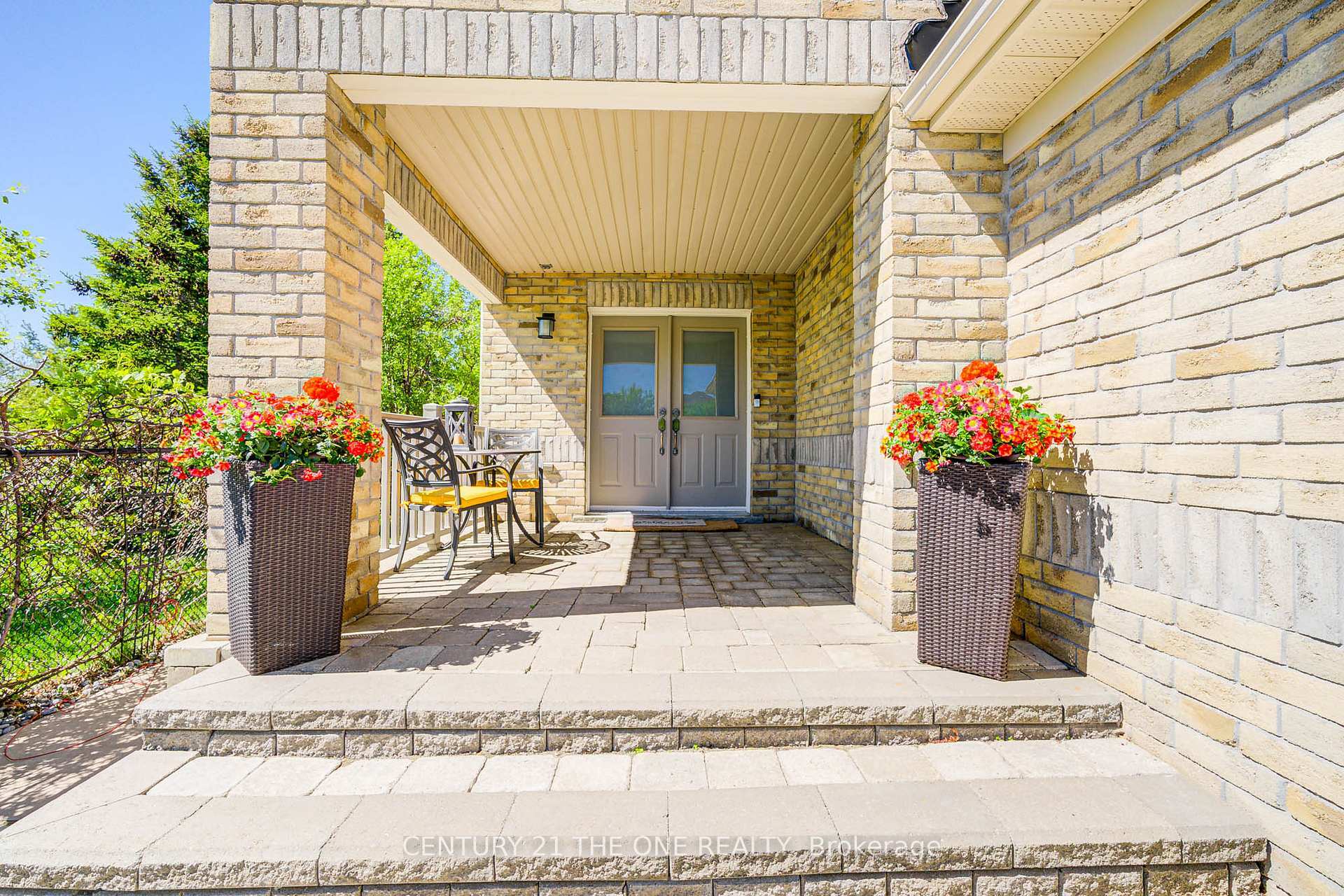 Photo de la propriété: 30 Neopolitan Court ON L4E 4P8