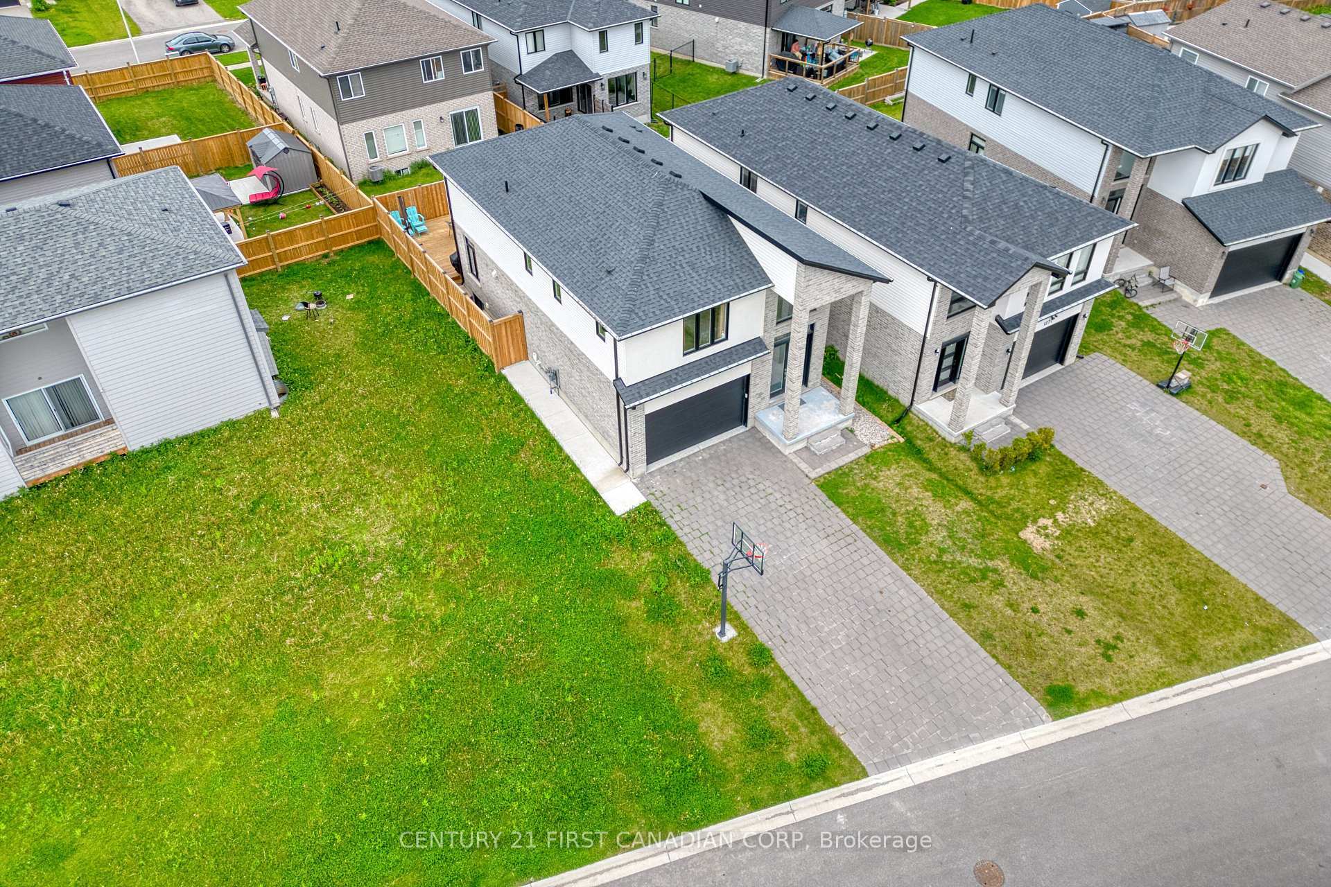 Photo de la propriété: 1285 Sandbar Street ON N6G 0Y3