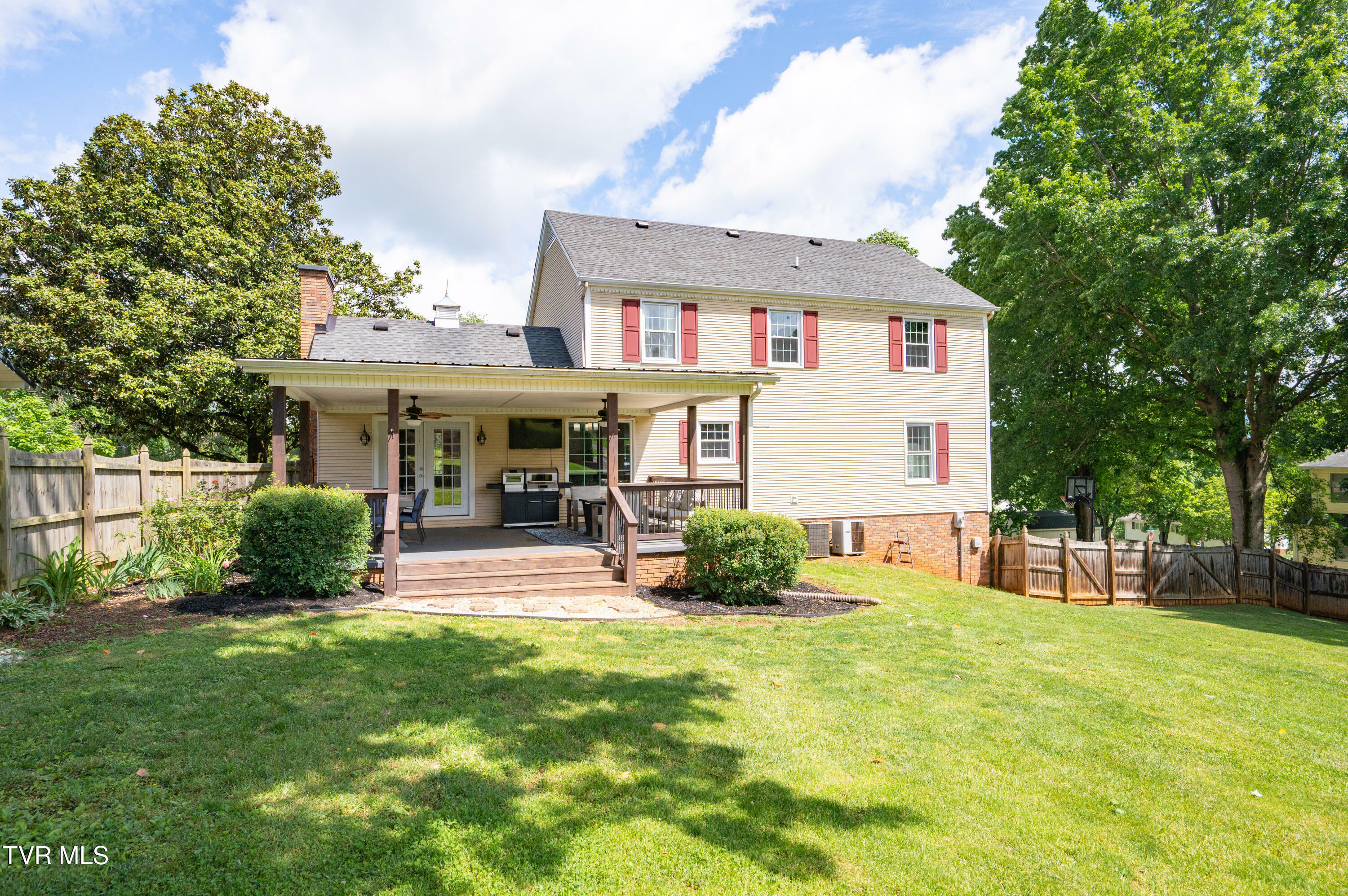 Property Photo: 1420 Ruthbrooke Drive TN 37645