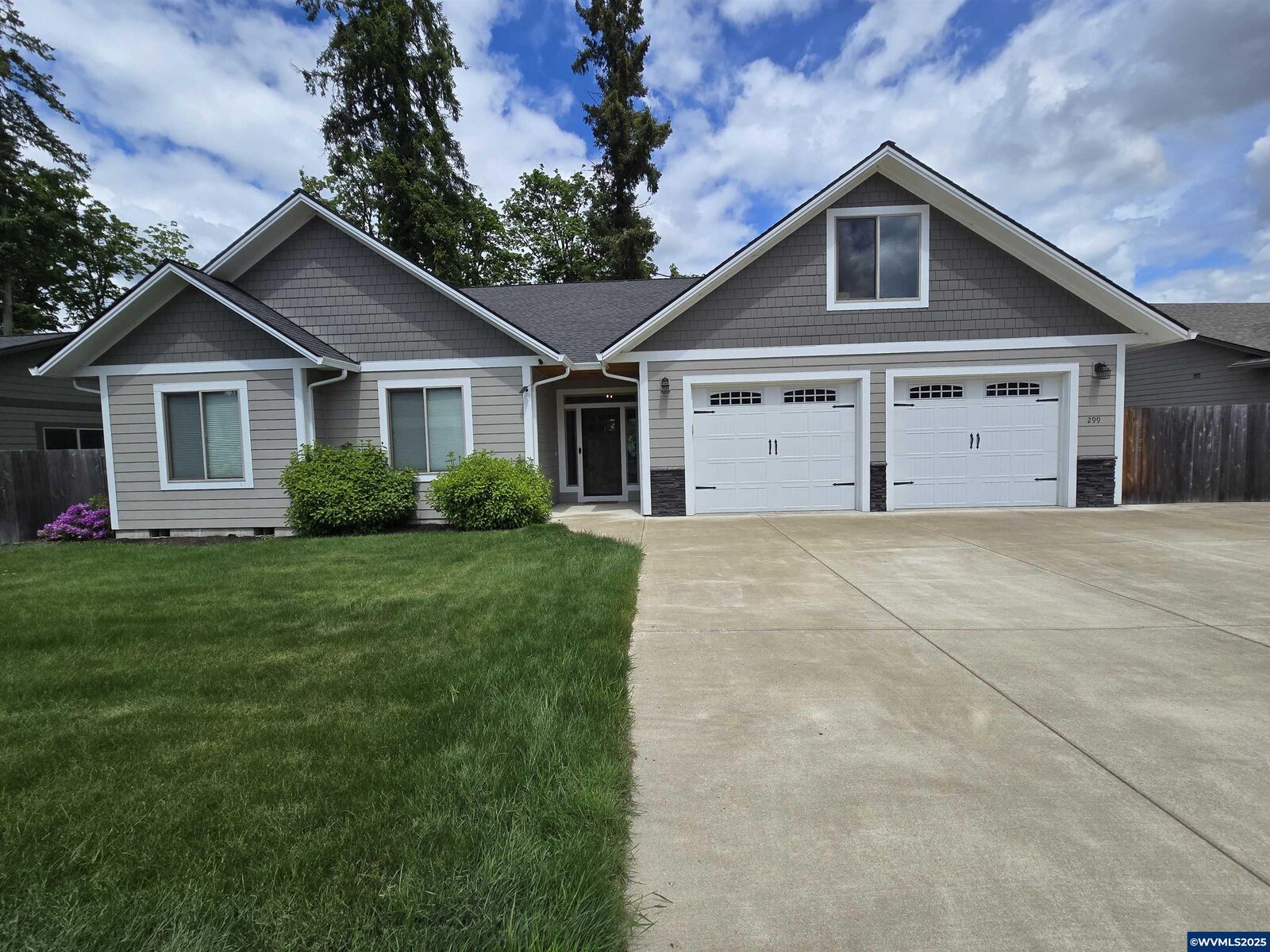 Property Photo: 299 Fairview St OR 97360