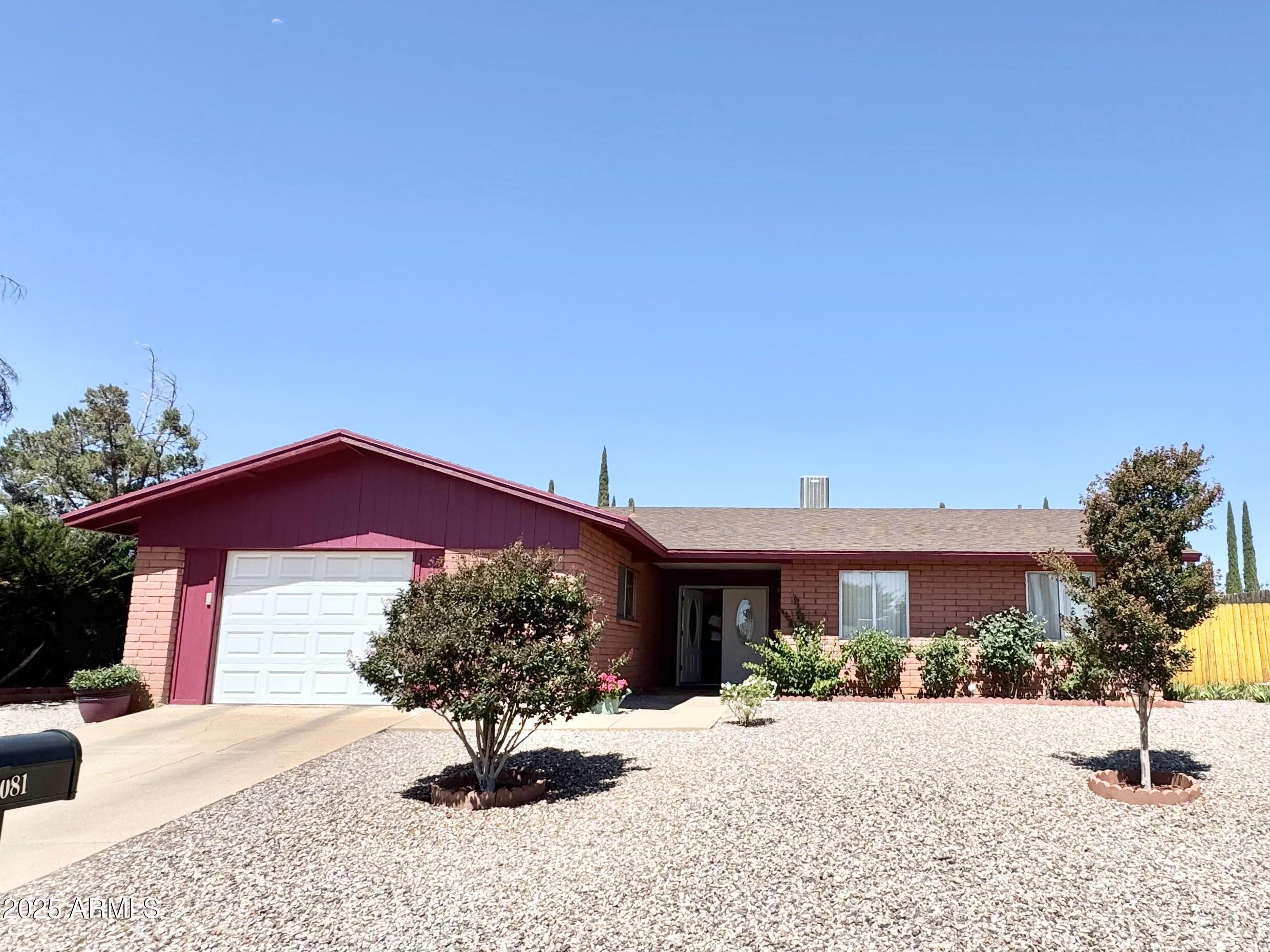 Property Photo:  1081 Cholla Circle  AZ 85635 