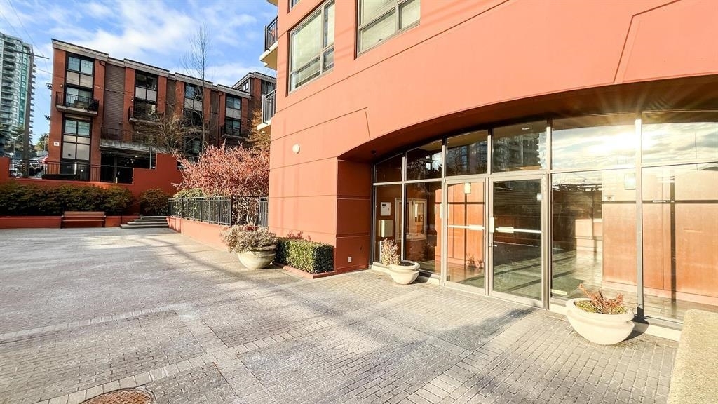 Photo de la propriété: 833 Agnes Street 1208 BC V3M 0B1