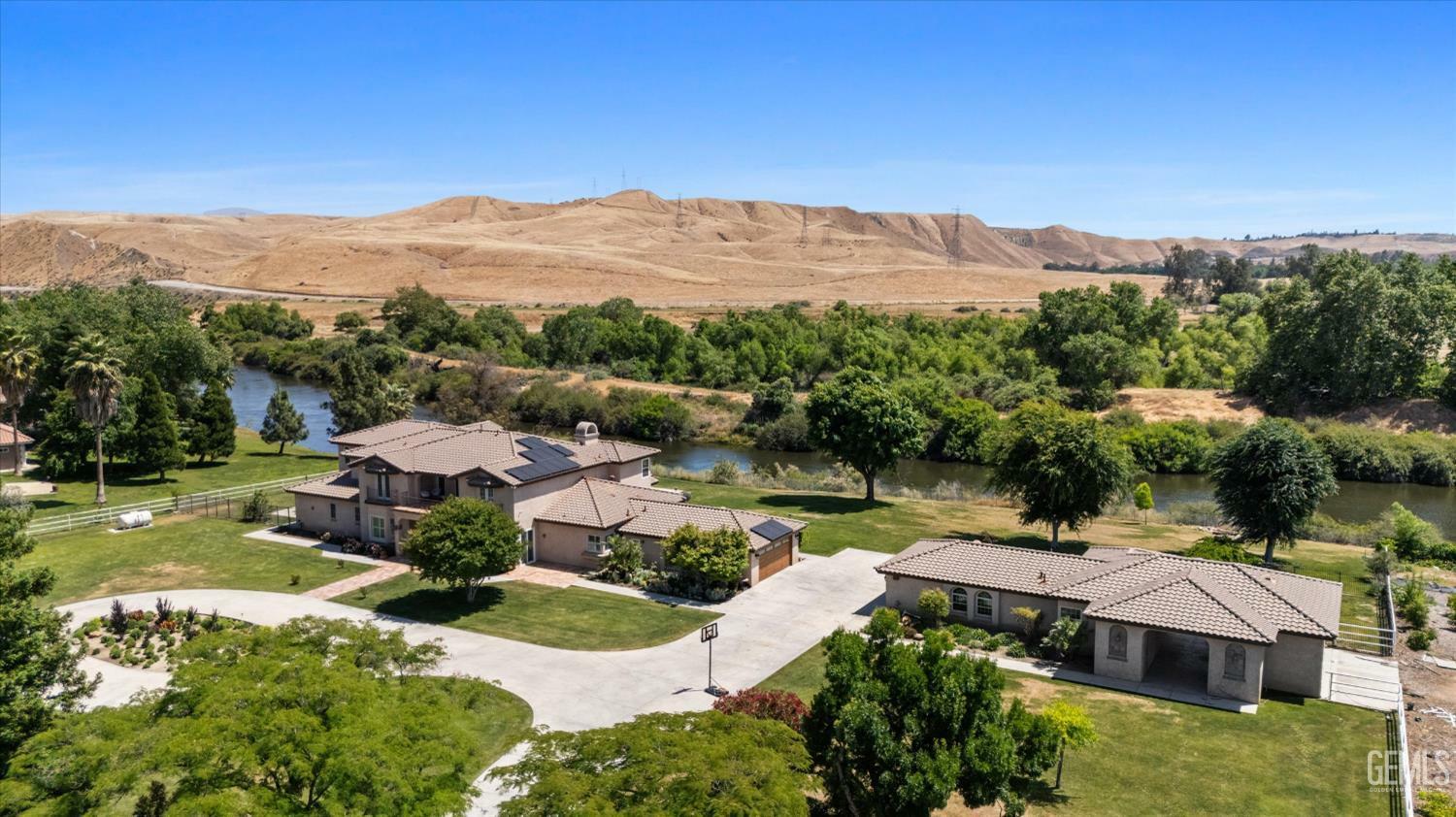 Property Photo: 6301 Uplands Of The Kern Drive CA 93308