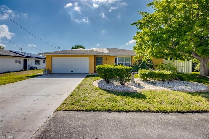 Property Photo:  5905 Untermeyer Ct  FL 33903 