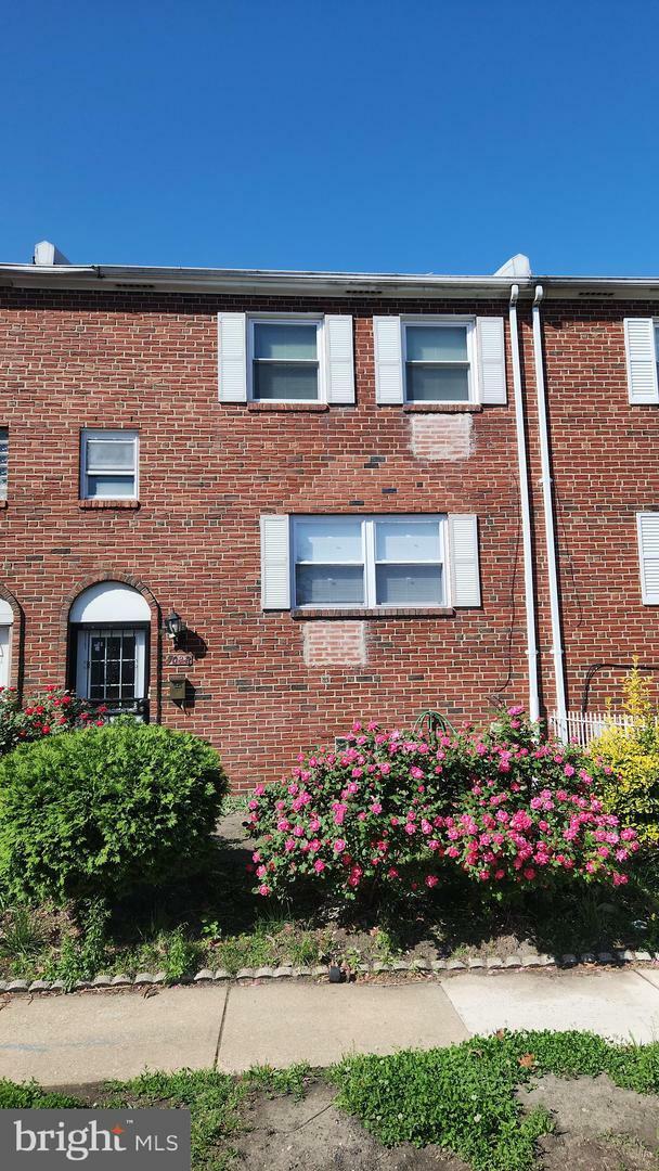 Property Photo: 7028 Lark Place PA 19153
