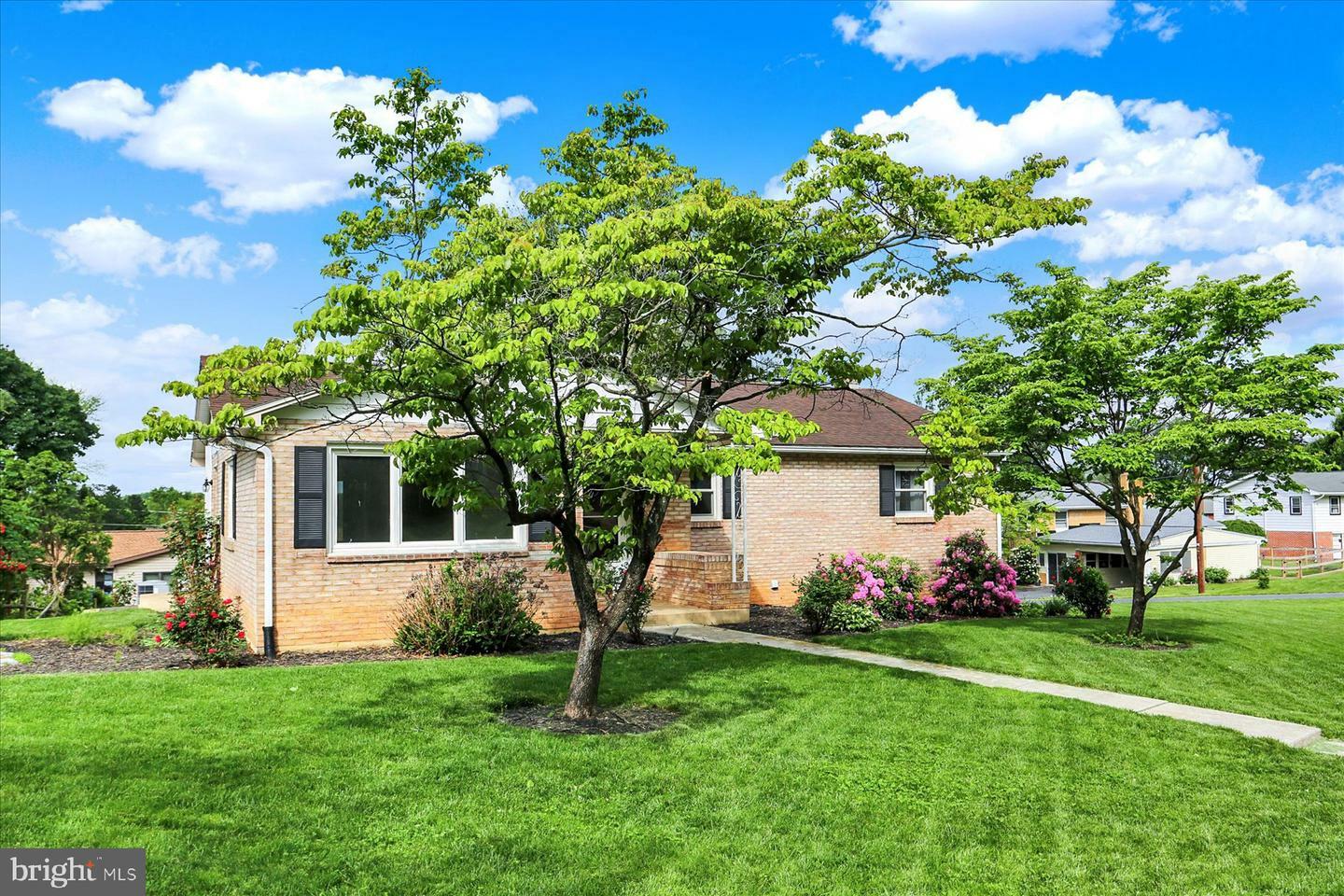 Property Photo: 400 Orchard Lane PA 17055