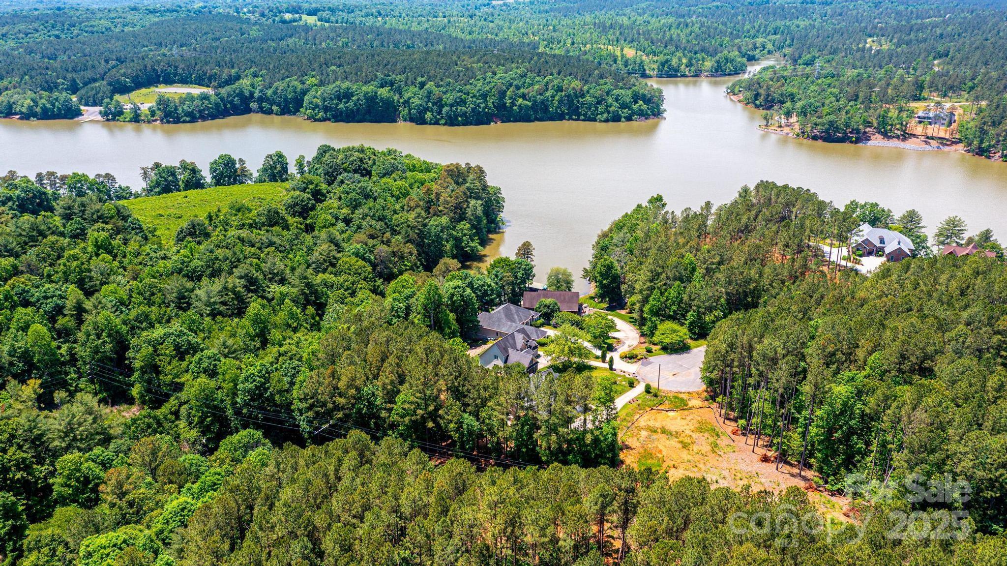 Property Photo: 150 Edgewater Court NC 28630