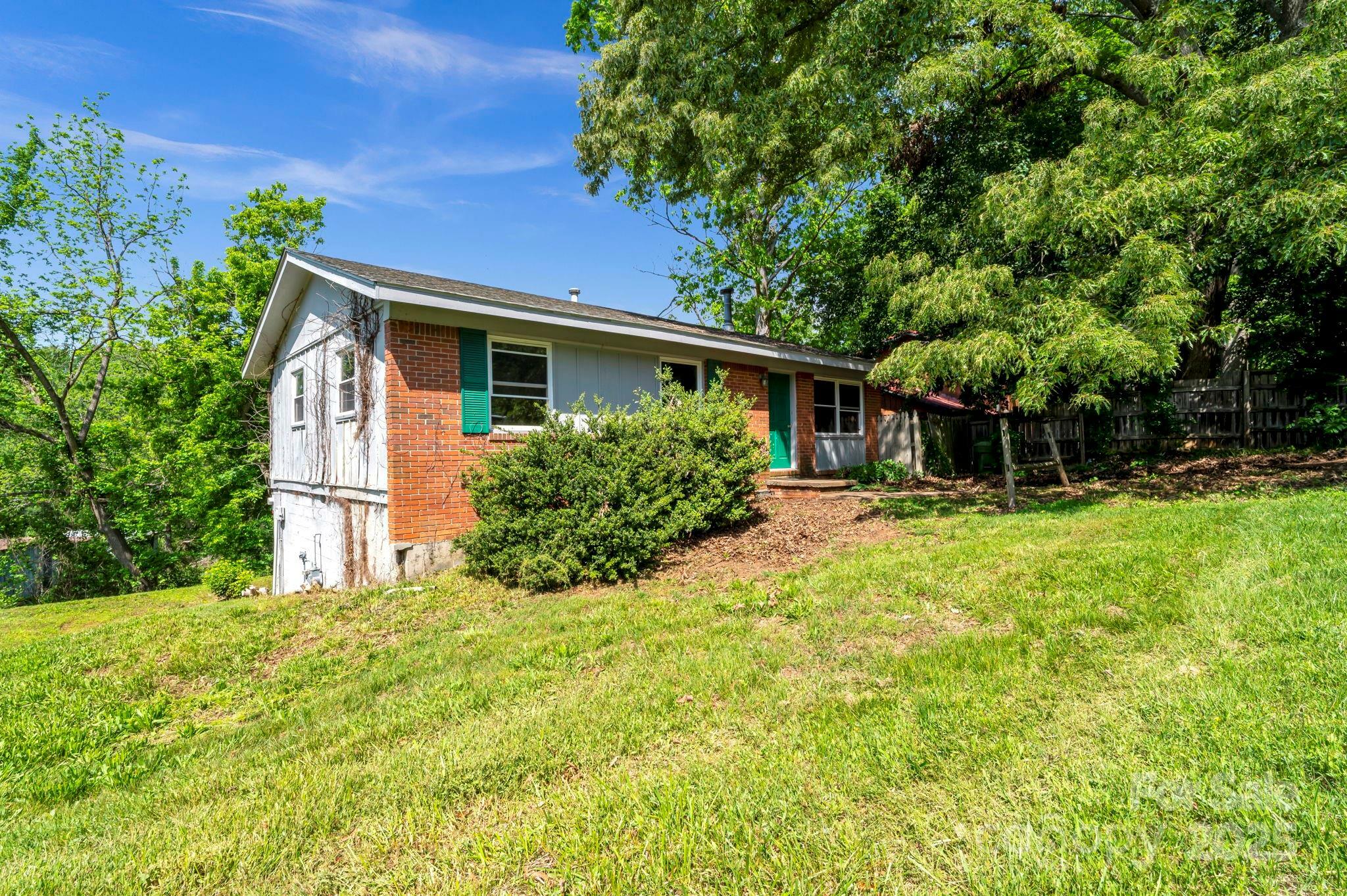 Property Photo: 40 Evelake Drive N NC 28806