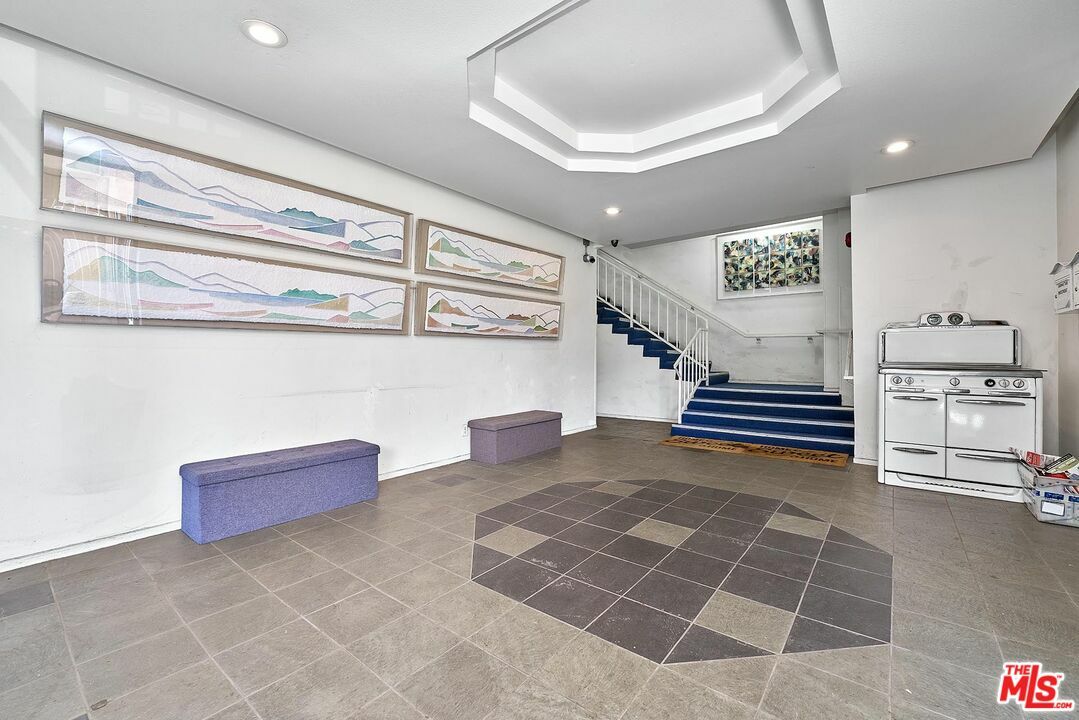 Property Photo: 326 S Manhattan Pl CA 90020