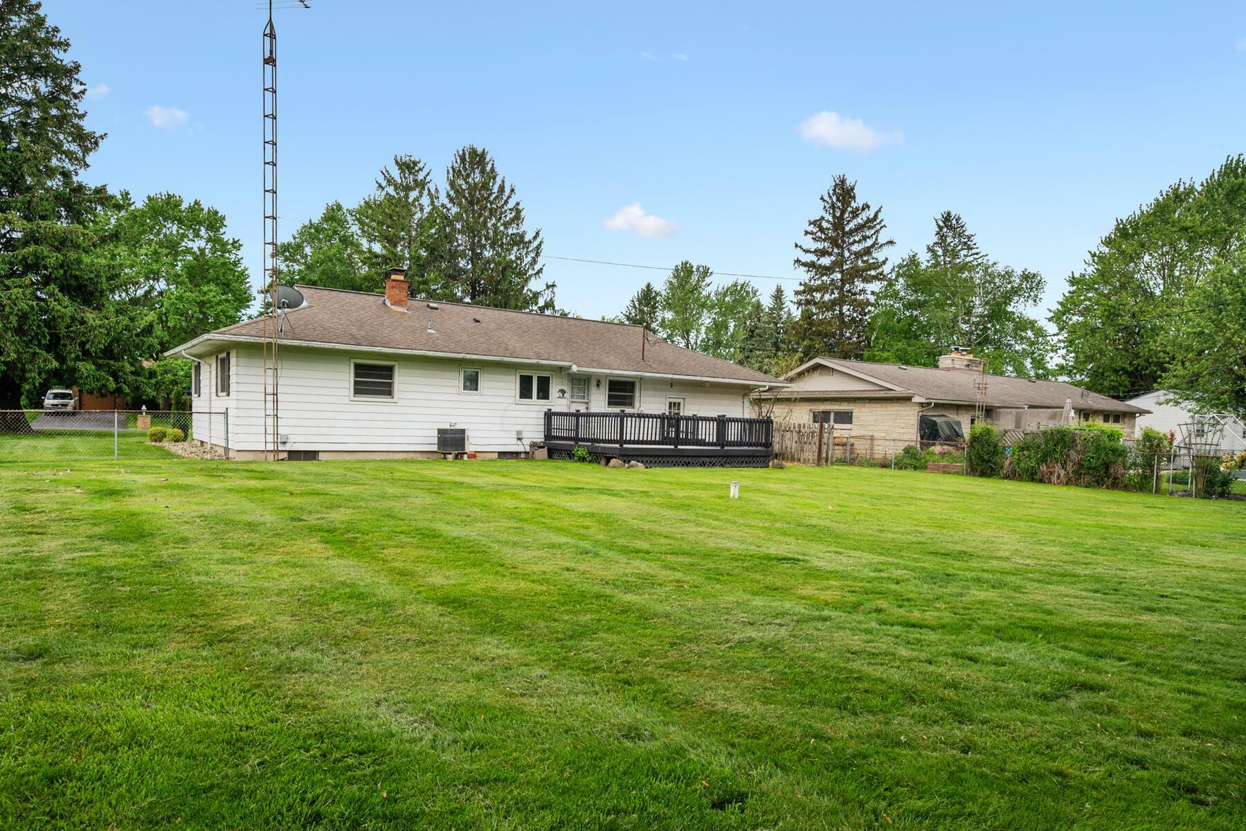 Property Photo: 878 Woodlawn Drive OH 43302