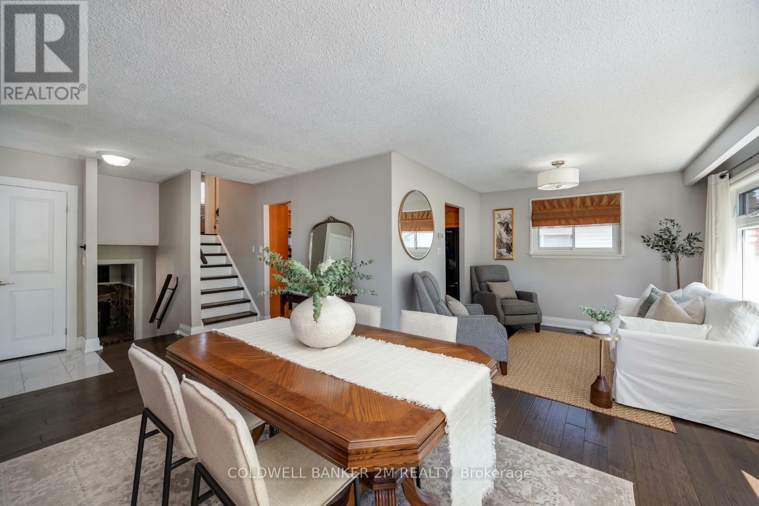 Photo de la propriété: 246 Harmony Road North ON L1G 6L5