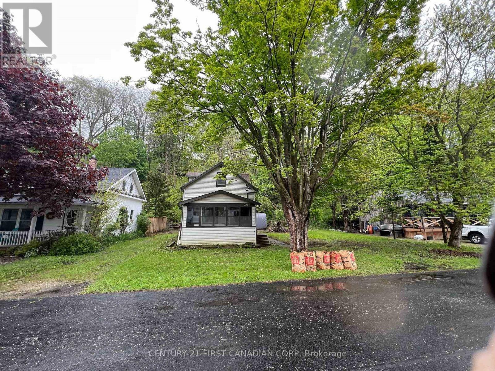 Property Photo: 205 Orchard Street ON N5L 1C4