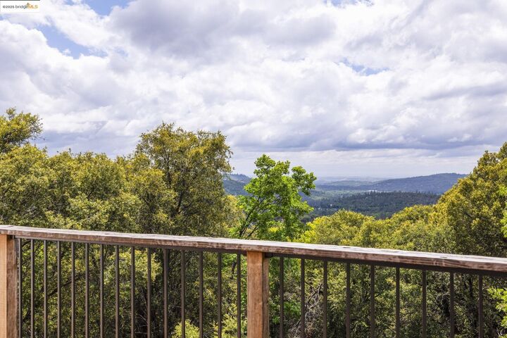 17215 Mt. Everest Court  Sonora CA 95370 photo