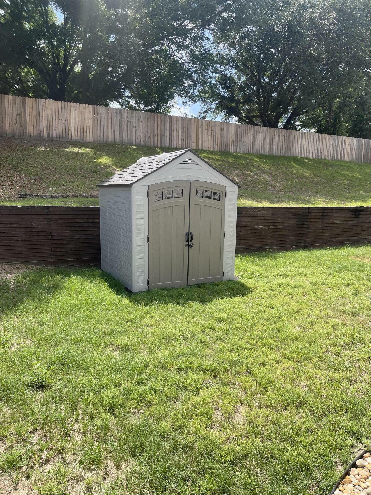 Property Photo: 437 Hatchee Dr Drive FL 32536