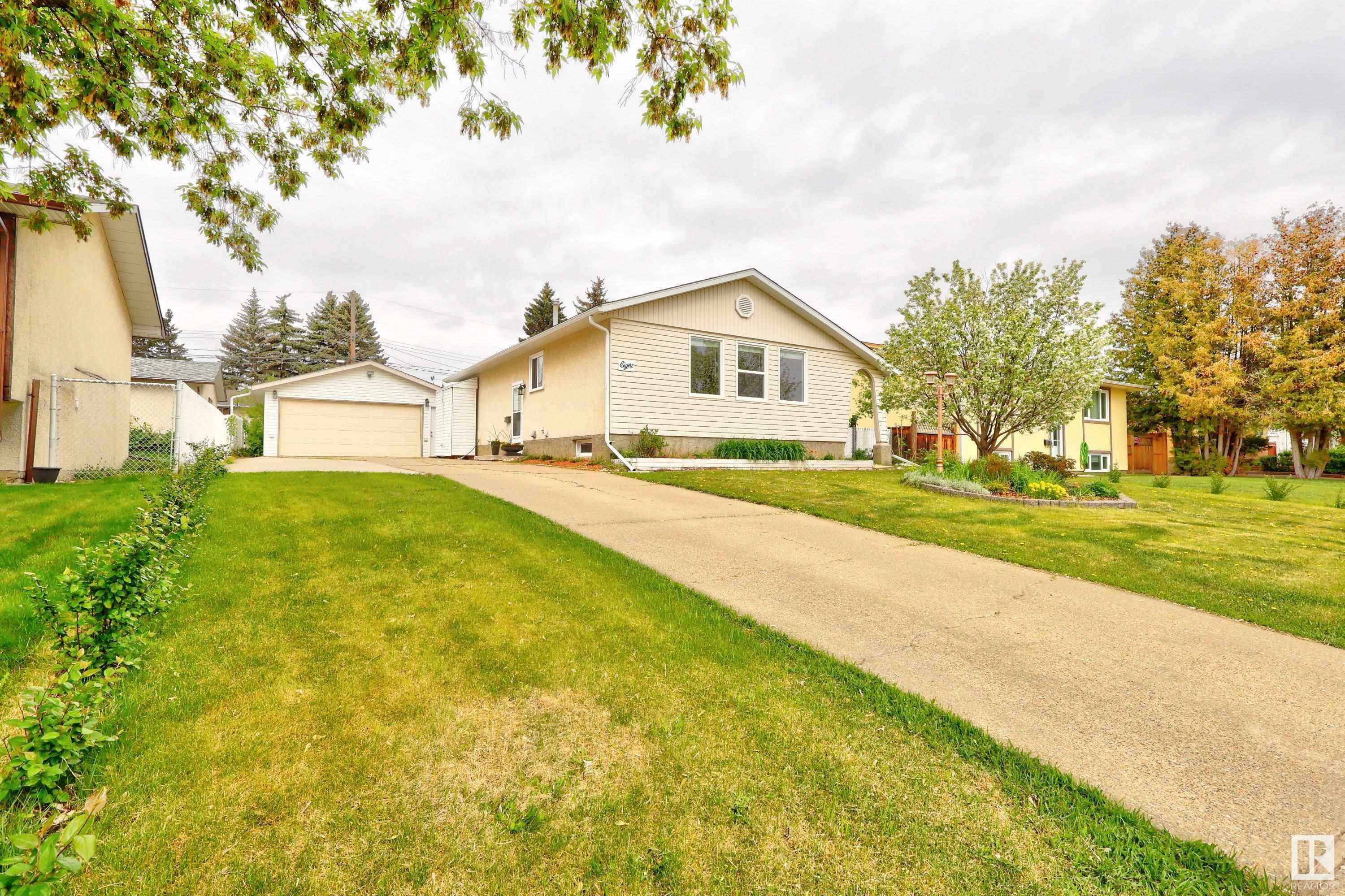 Property Photo: 8 Linden St Street AB T7X 2G4