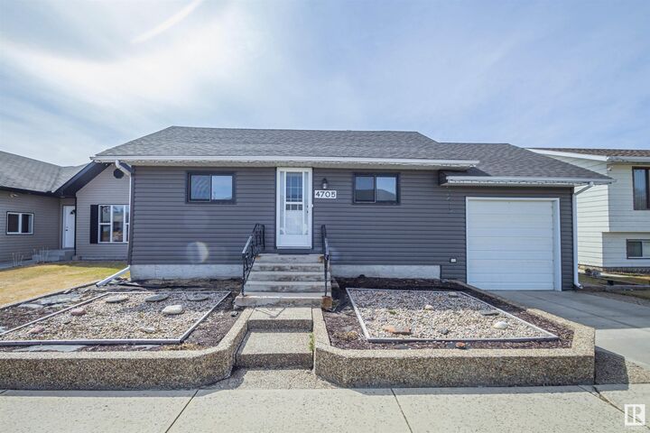 Photo de la propriété:  4705 45 Ave  AB T0A 3A3 
