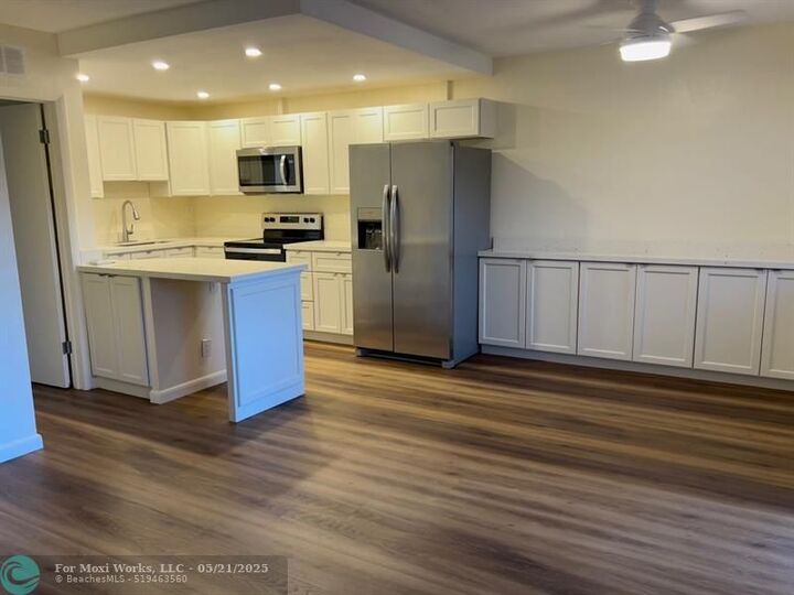 Property Photo: 22 SE 3rd Ter 2 FL 33004