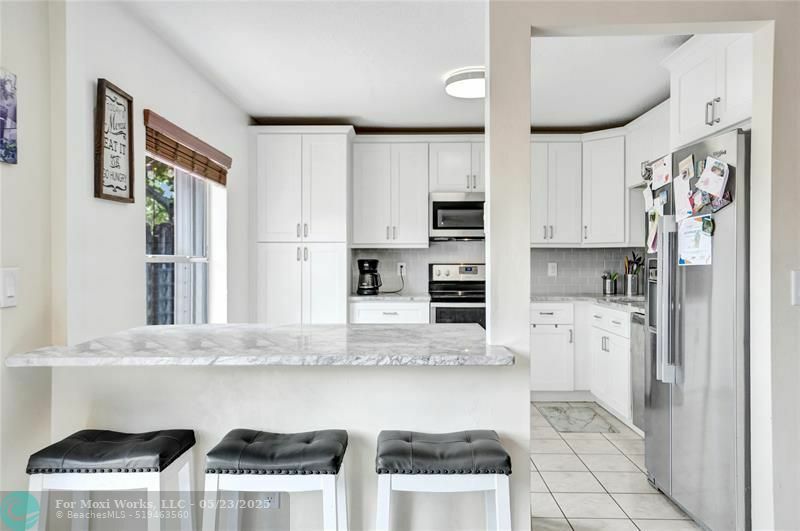 Property Photo: 4730 Grapevine Way 4730 FL 33331