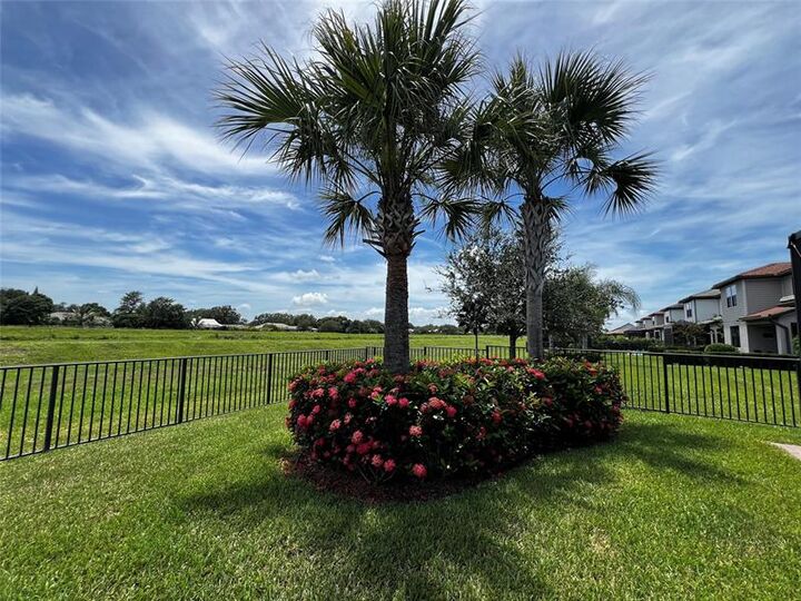 Property Photo: 788 SE Villandry Way FL 34984