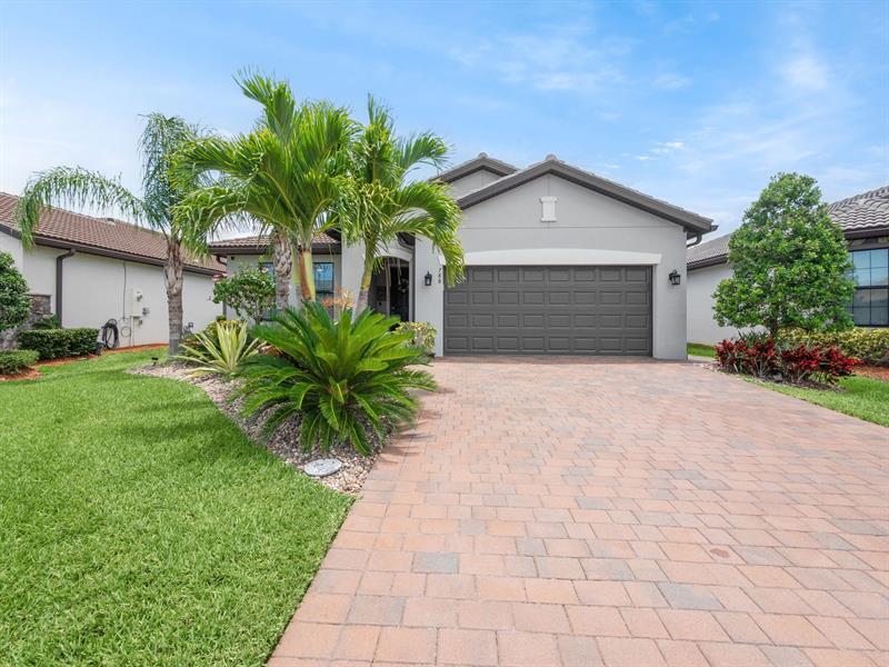 Property Photo:  788 SE Villandry Way  FL 34984 