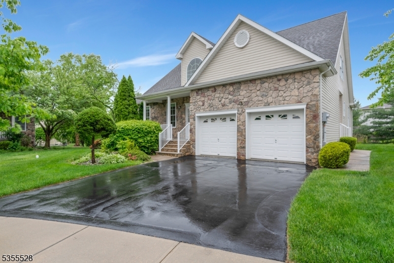 Property Photo:  9 Apgar Ct  NJ 08822 