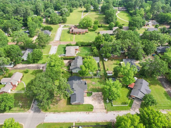 Property Photo:  1101 N Bledsoe St  TX 75644 