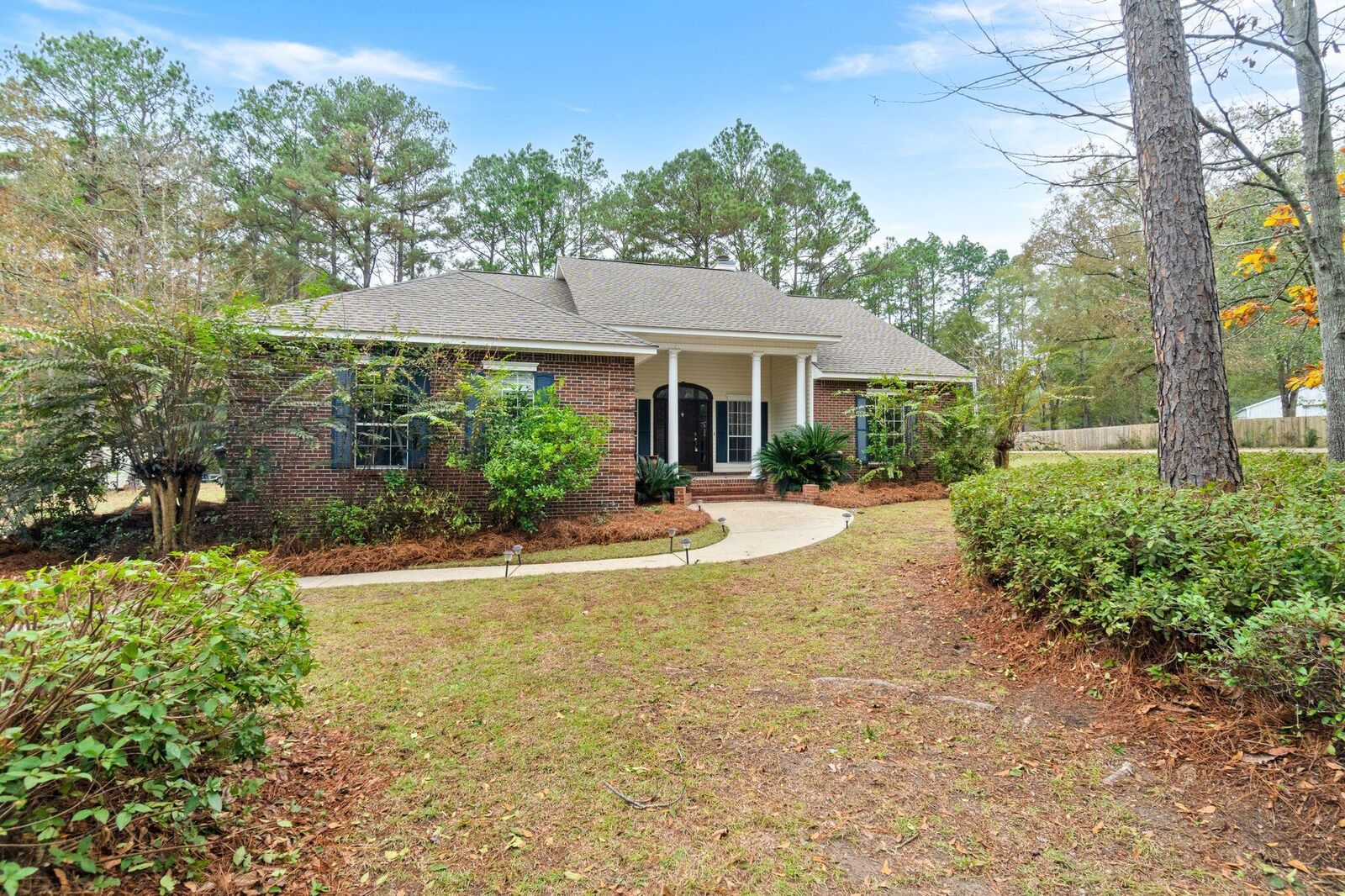 Property Photo:  4 Woodleaf St.  MS 39402 